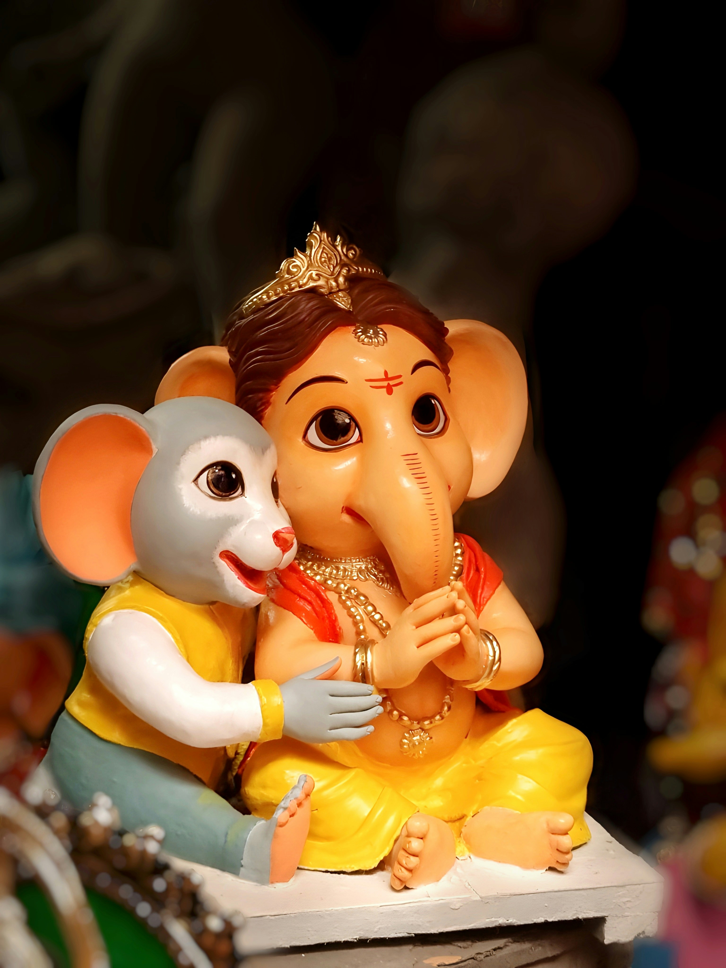 Ganesha statue with a mouse companion