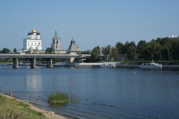 The kremlin and the Trinity Cathedral across the Velikaya — Pskov, Russia