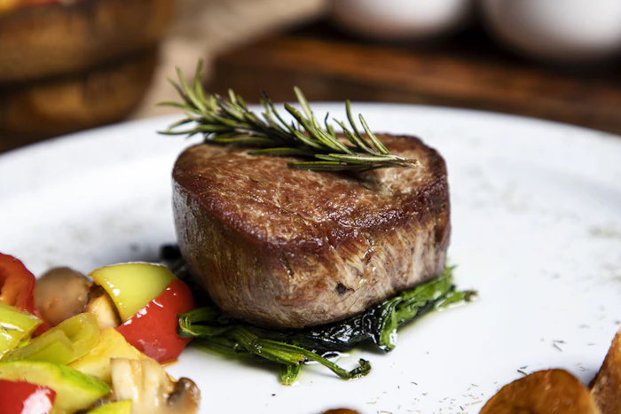 Filet de bœuf grillé, dressage en cuisine