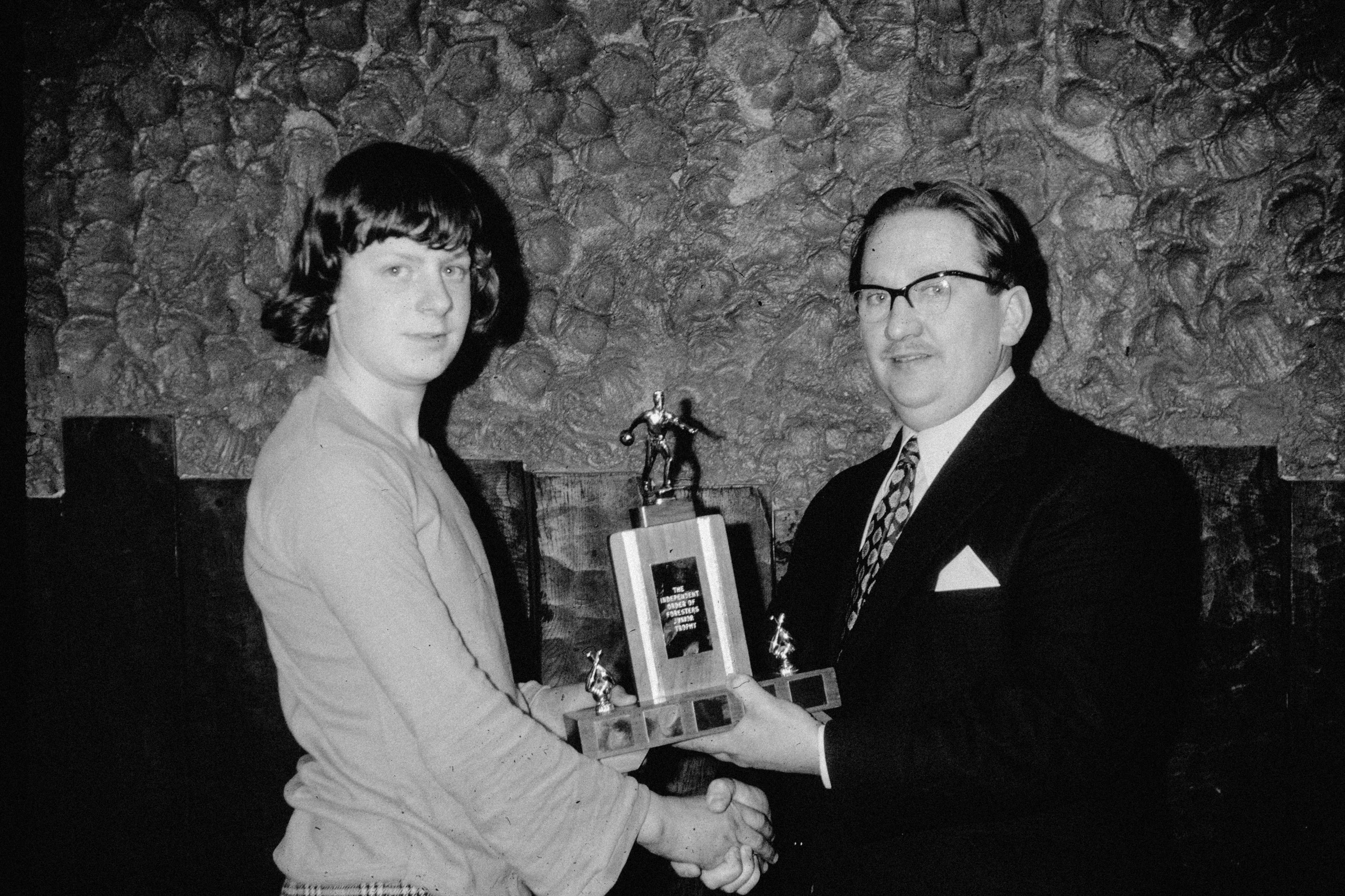 manager giving award - award programs for employees