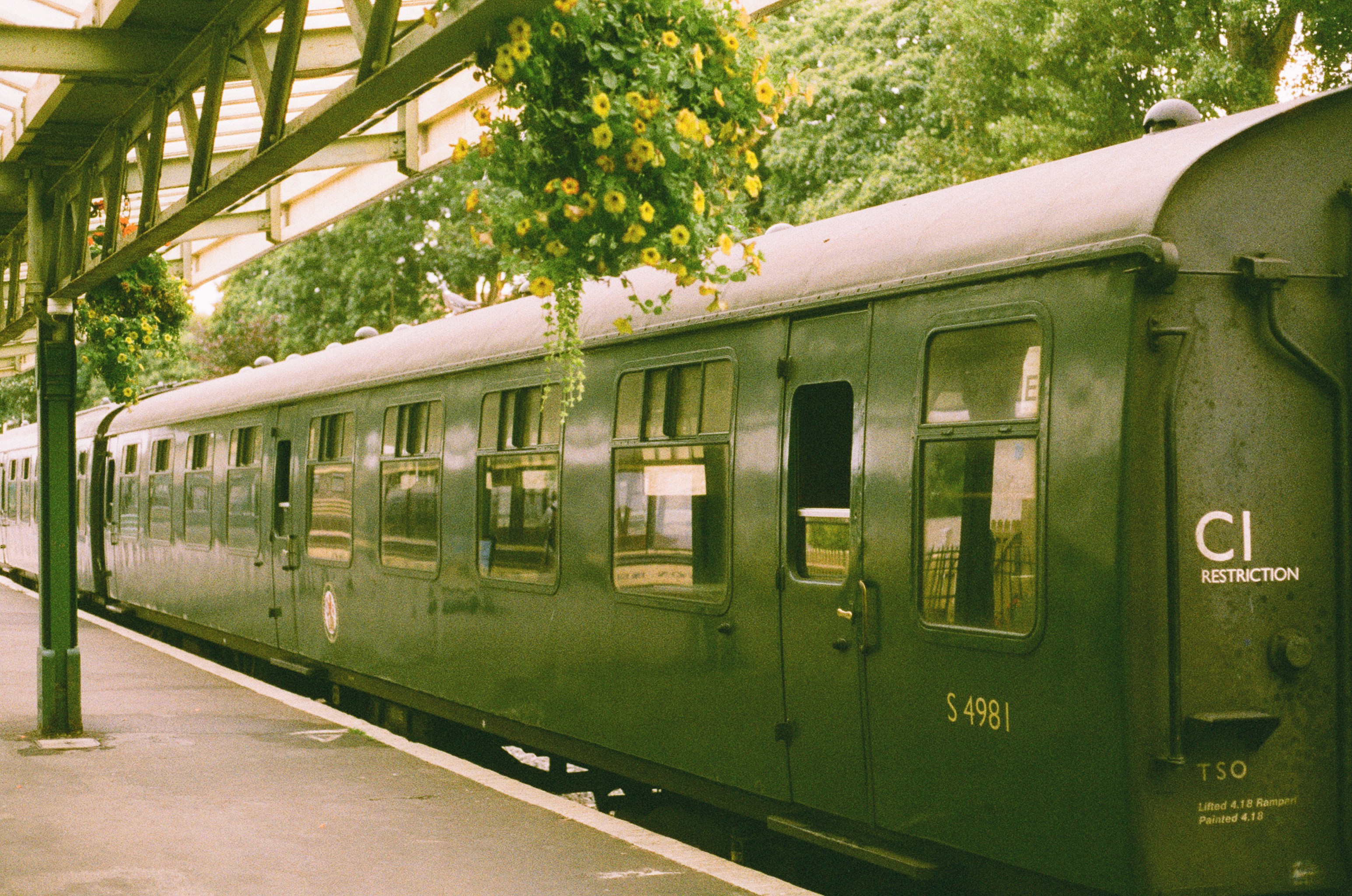 Vintage green train carriage at a station platform. photo – Free Film ...