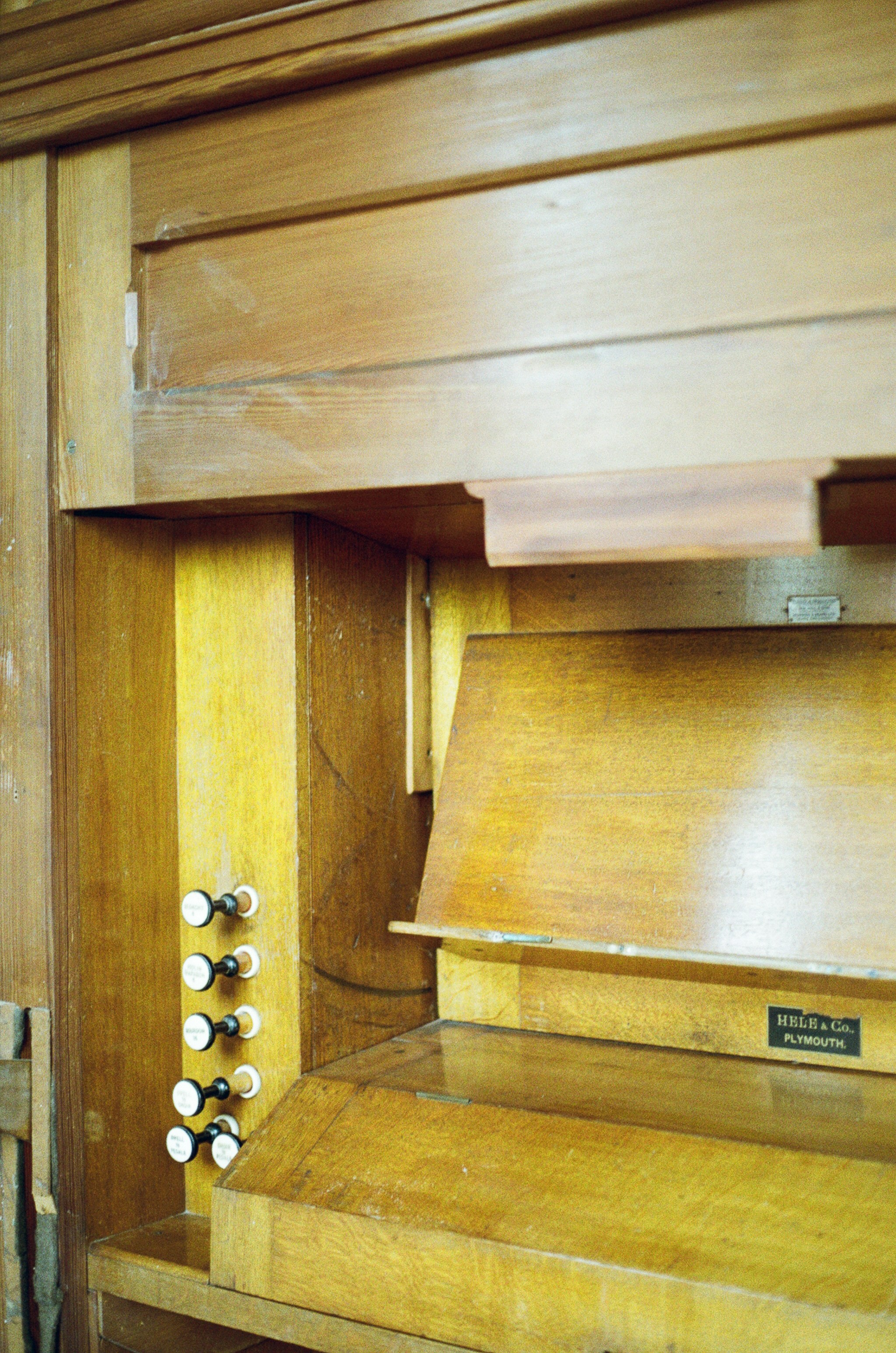 Secure metal filing cabinet with lock