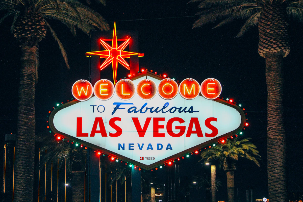Welcome to Fabulous Las Vegas sign at night
