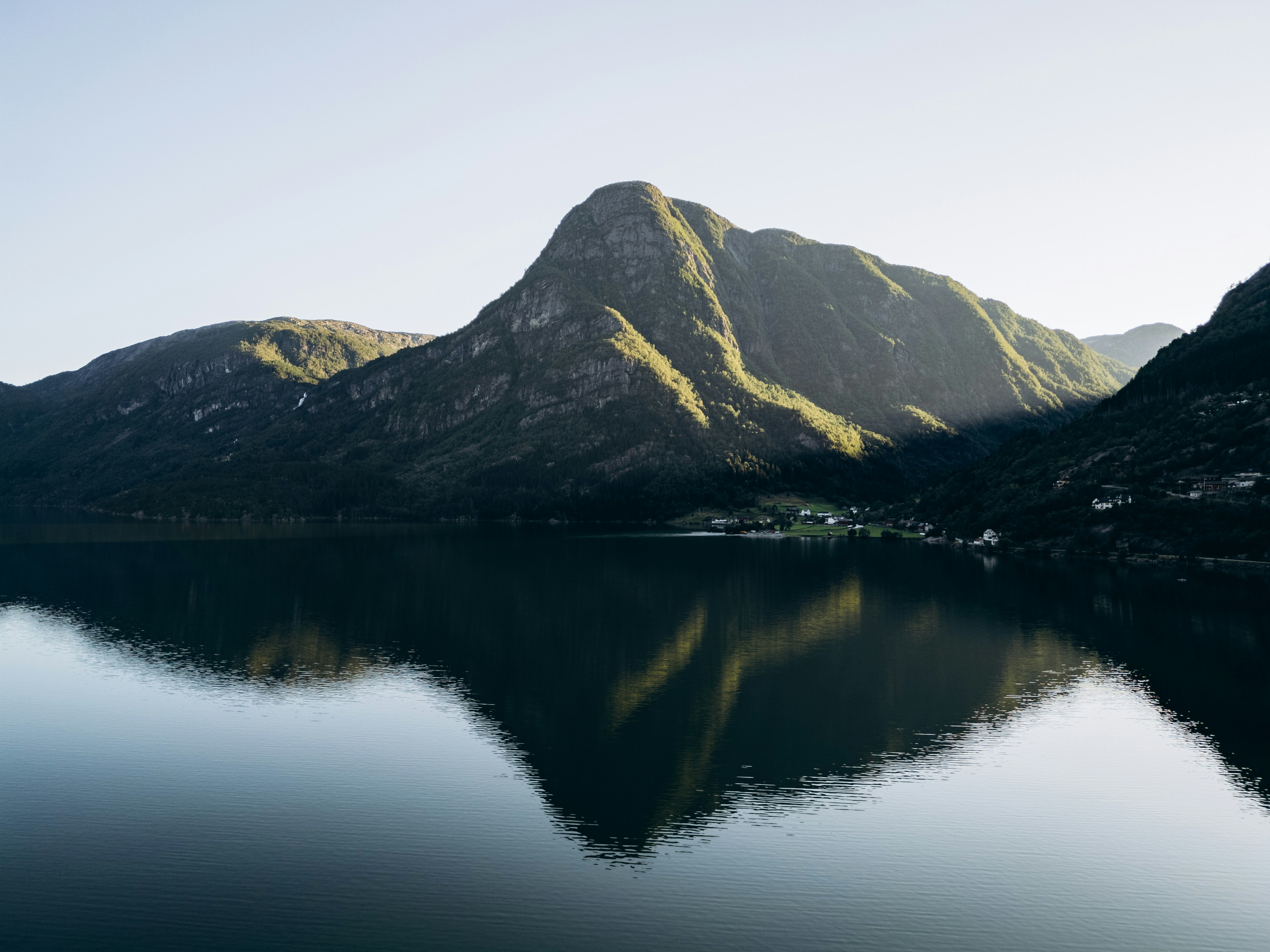 Arbás Lake