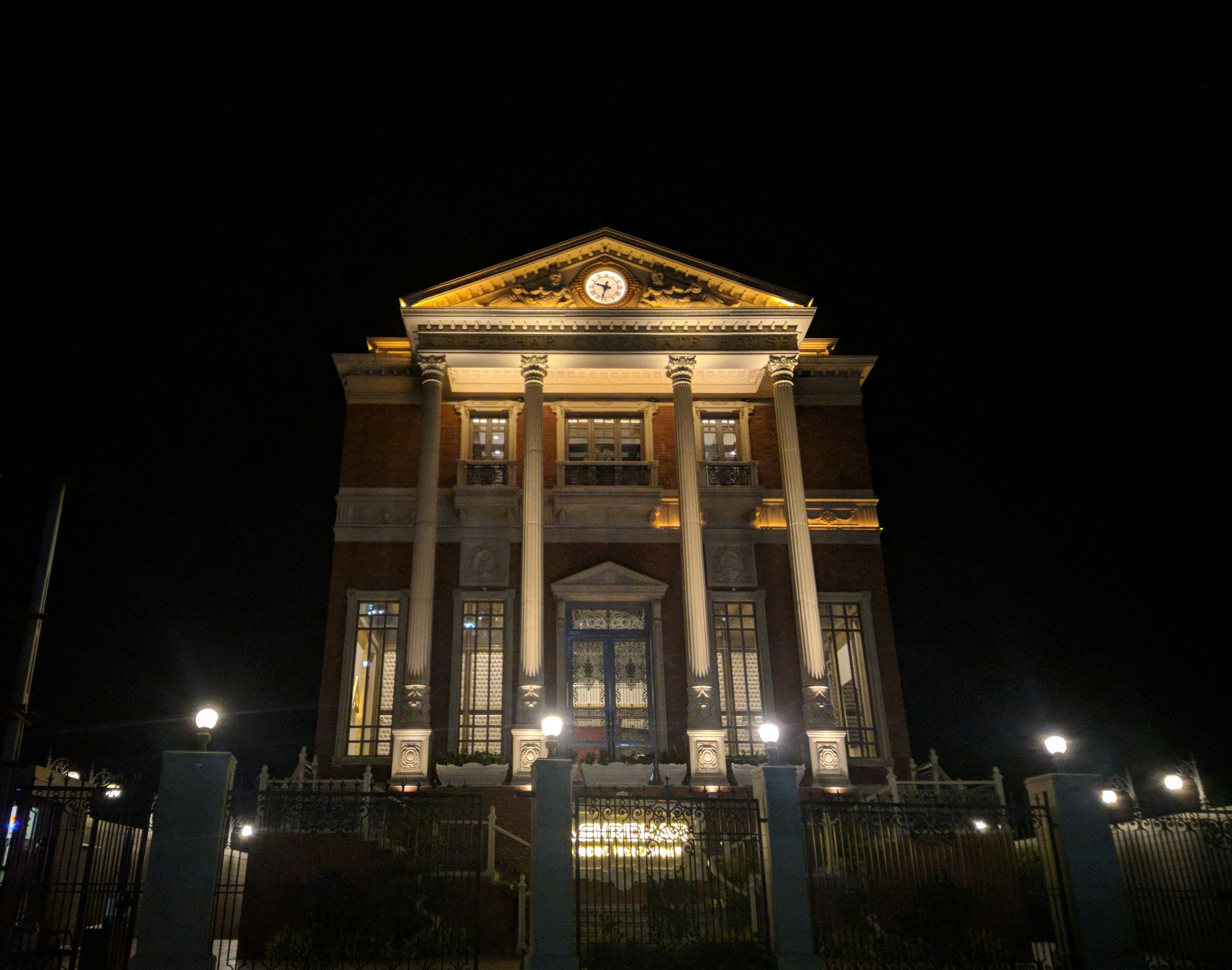 Photo by fahadputhawala