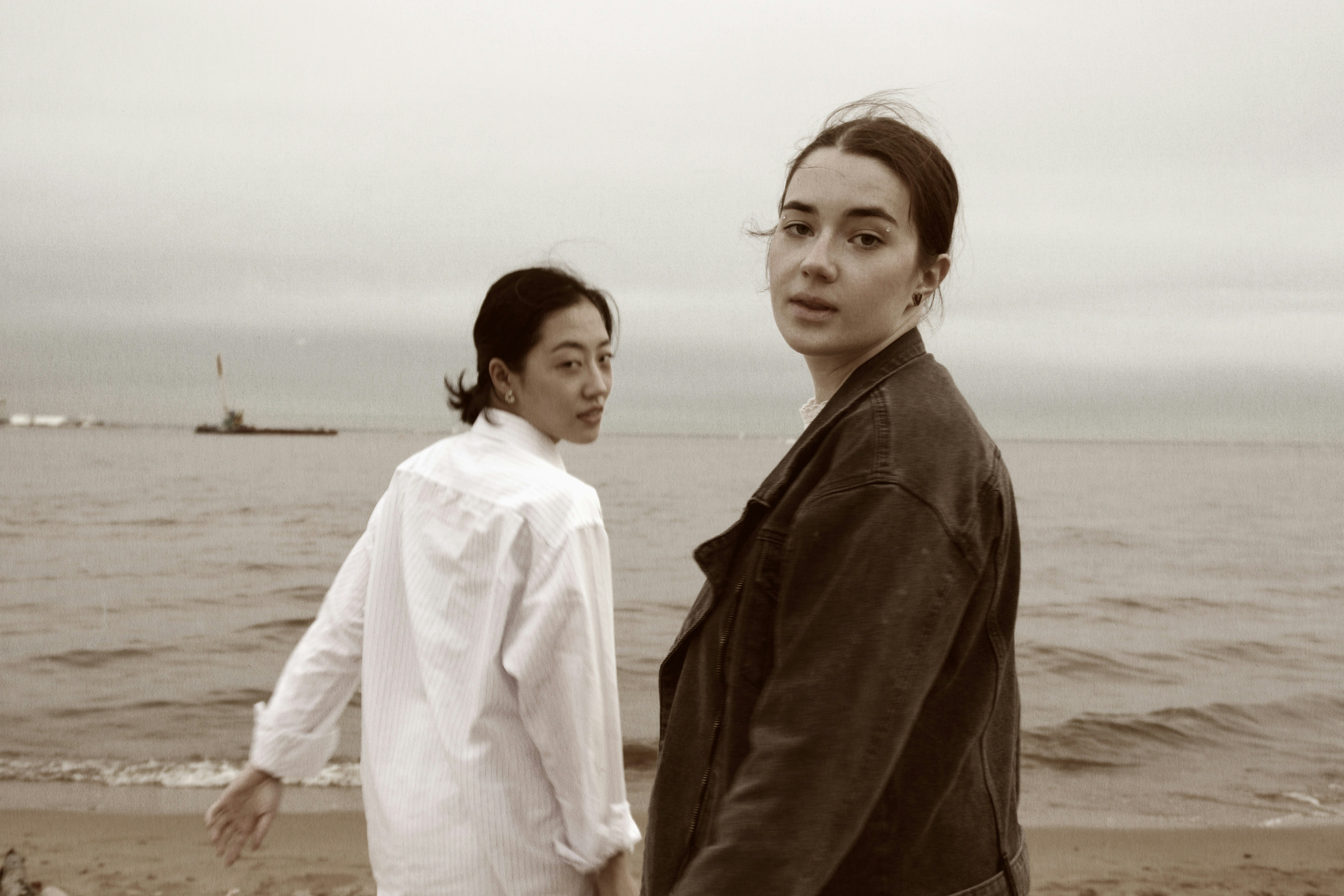 Qui a filmé les douches des femmes de la marine australienne ?
