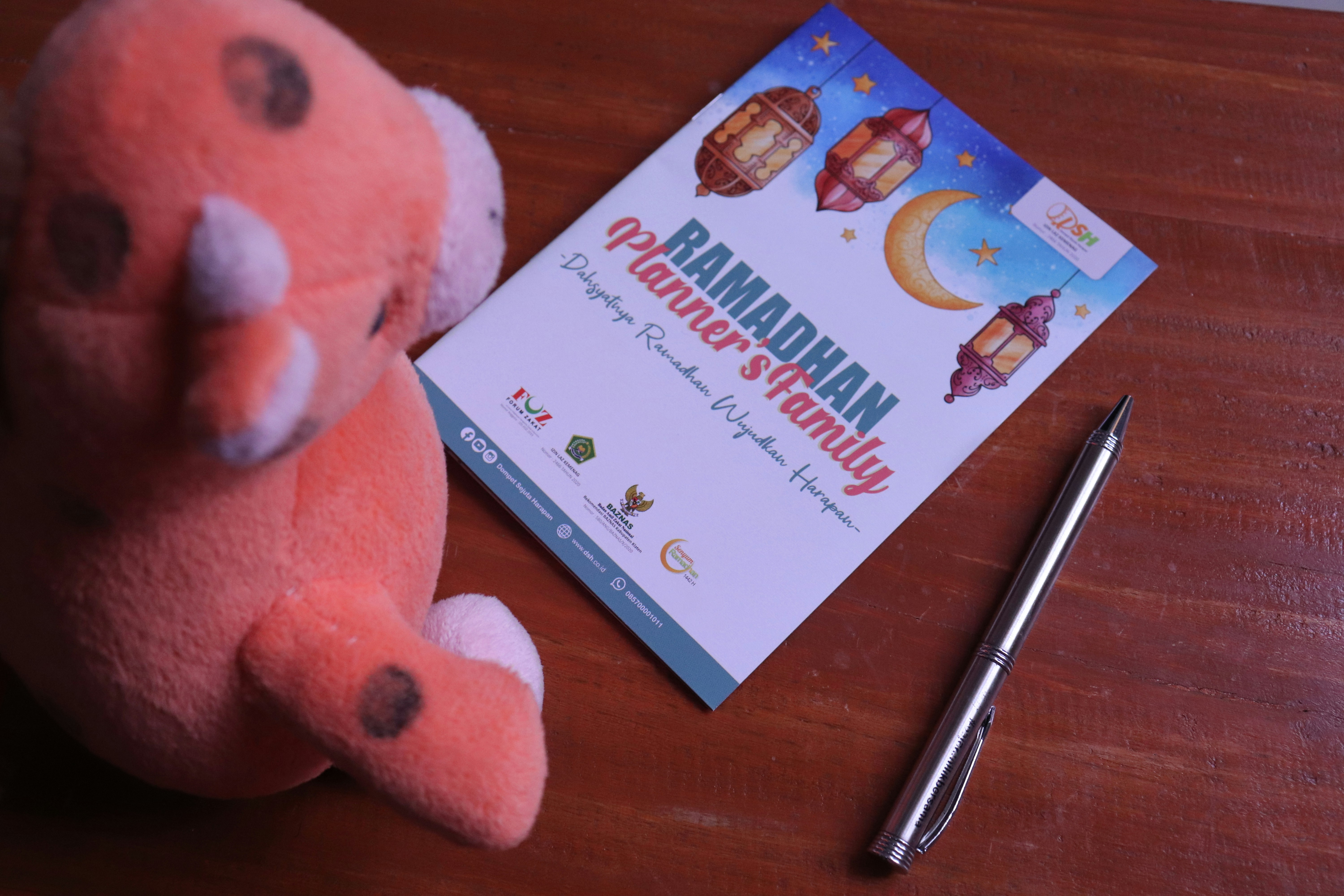 Ramadhan planner with plush toy and pen.