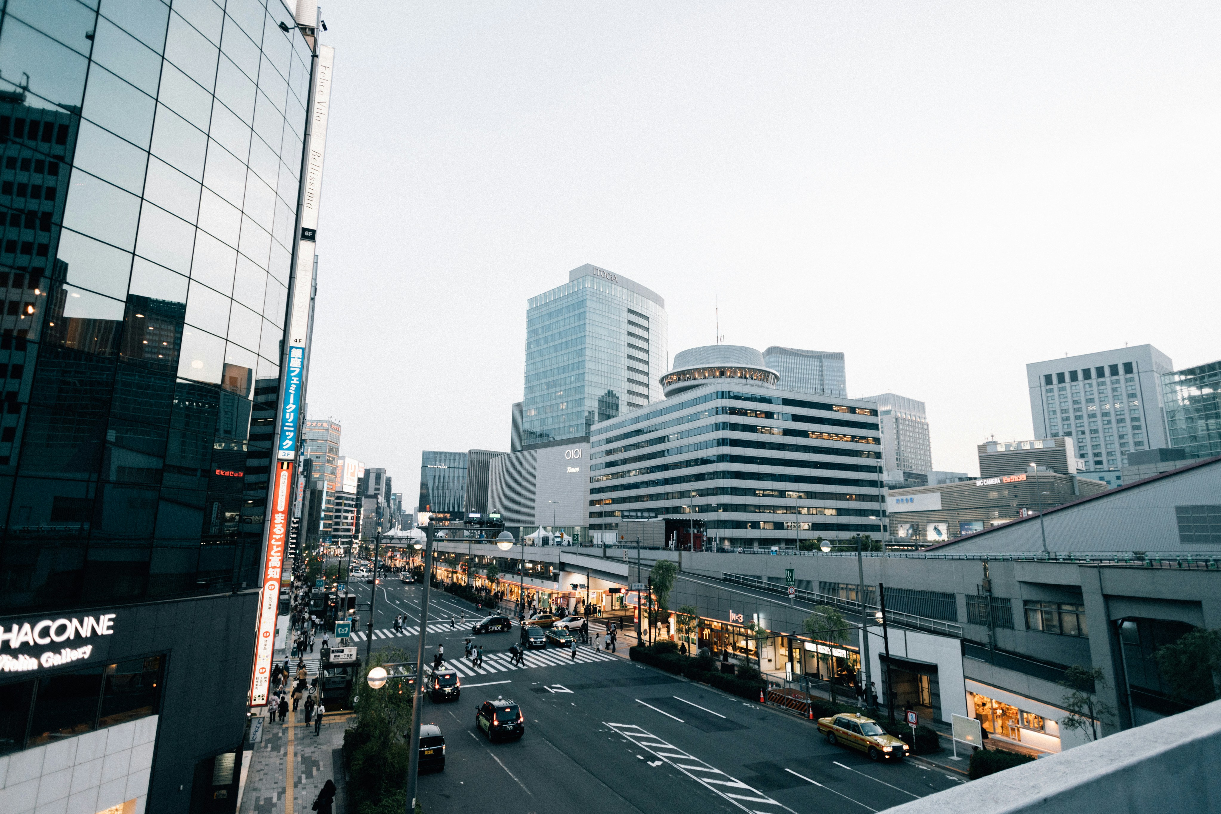 Classic Automobile Dealer Vs. Personal Sale: What Is The Optimum Option For Buyers?