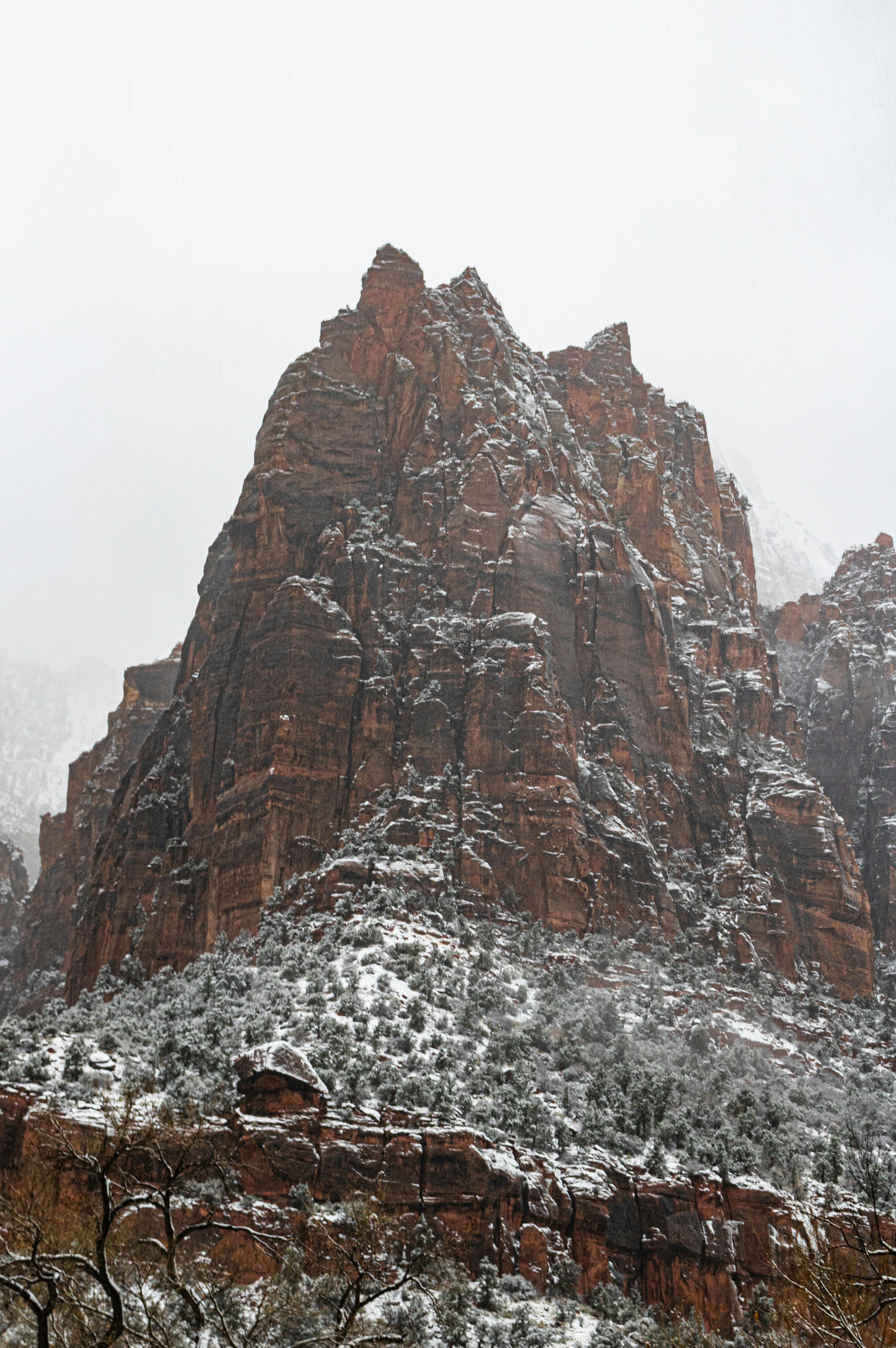 Rugged mountain landscape wallpaper, ilustrasi artikel Conquer the Wild: The Ultimate Guide to Durable Backpacks for Rugged Expeditions 6