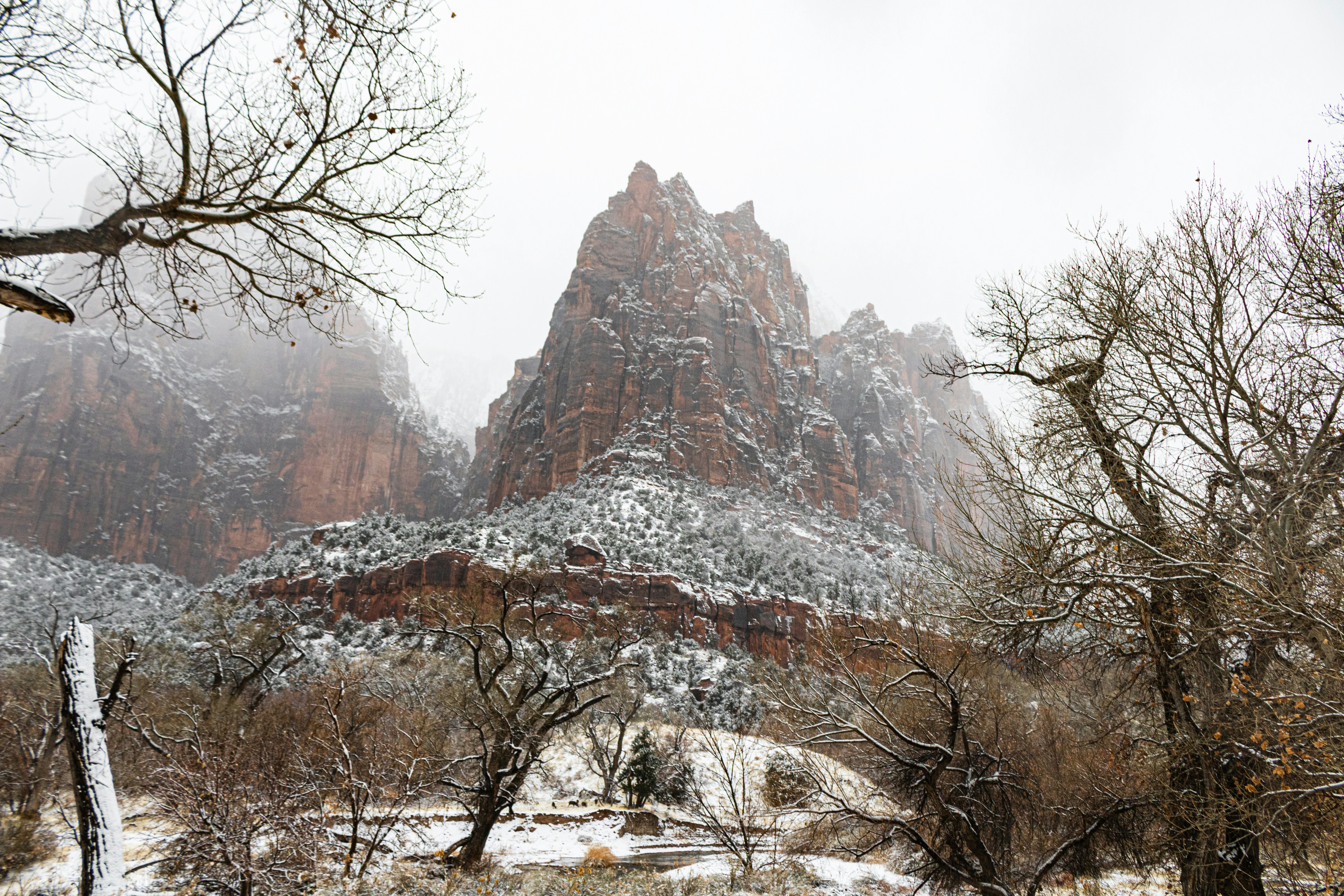 Rugged mountain landscape wallpaper, ilustrasi artikel Conquer the Wild: The Ultimate Guide to Durable Backpacks for Rugged Expeditions 9