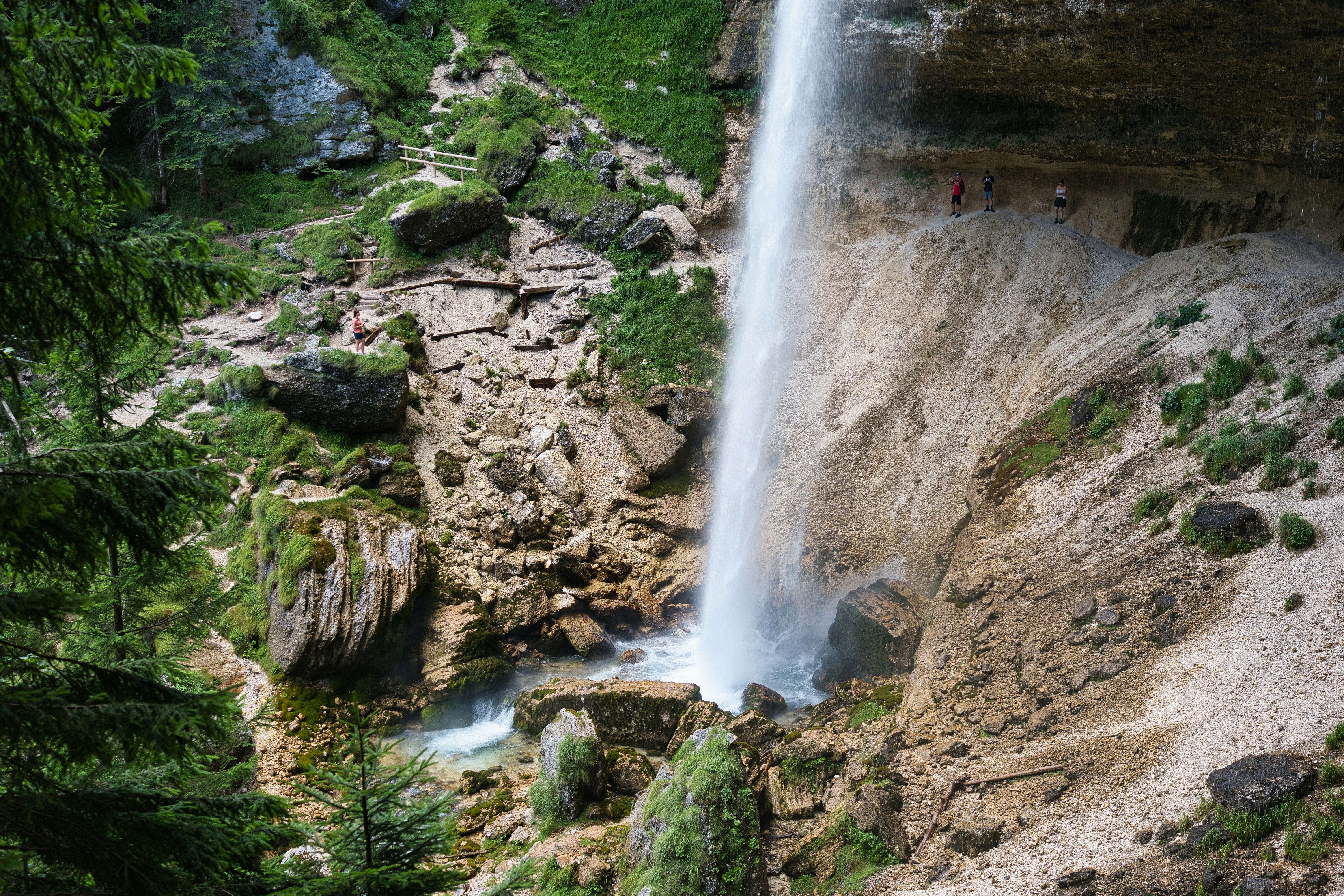 Photo by maksimshutov