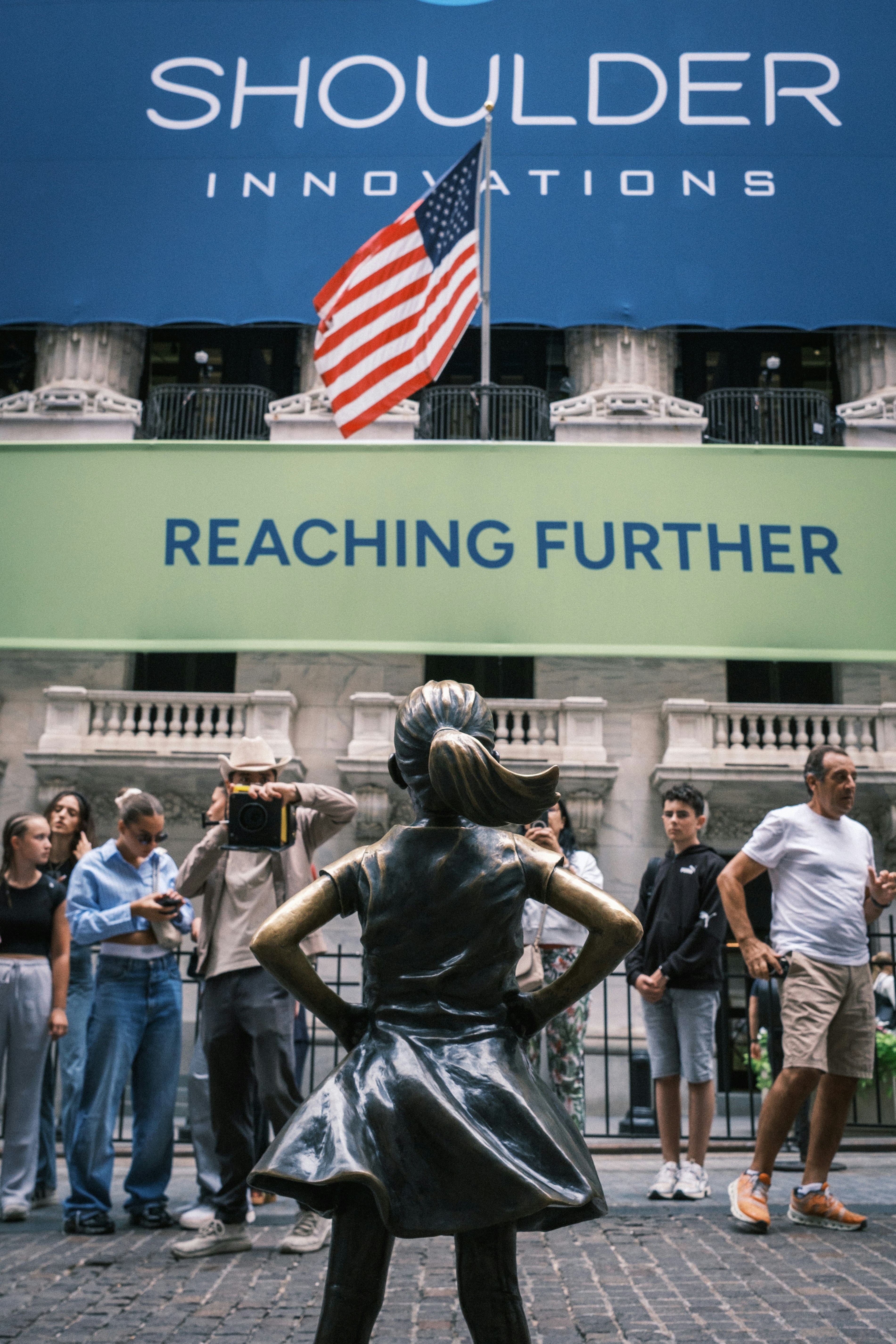 Fearless girl statue in front of wall street.