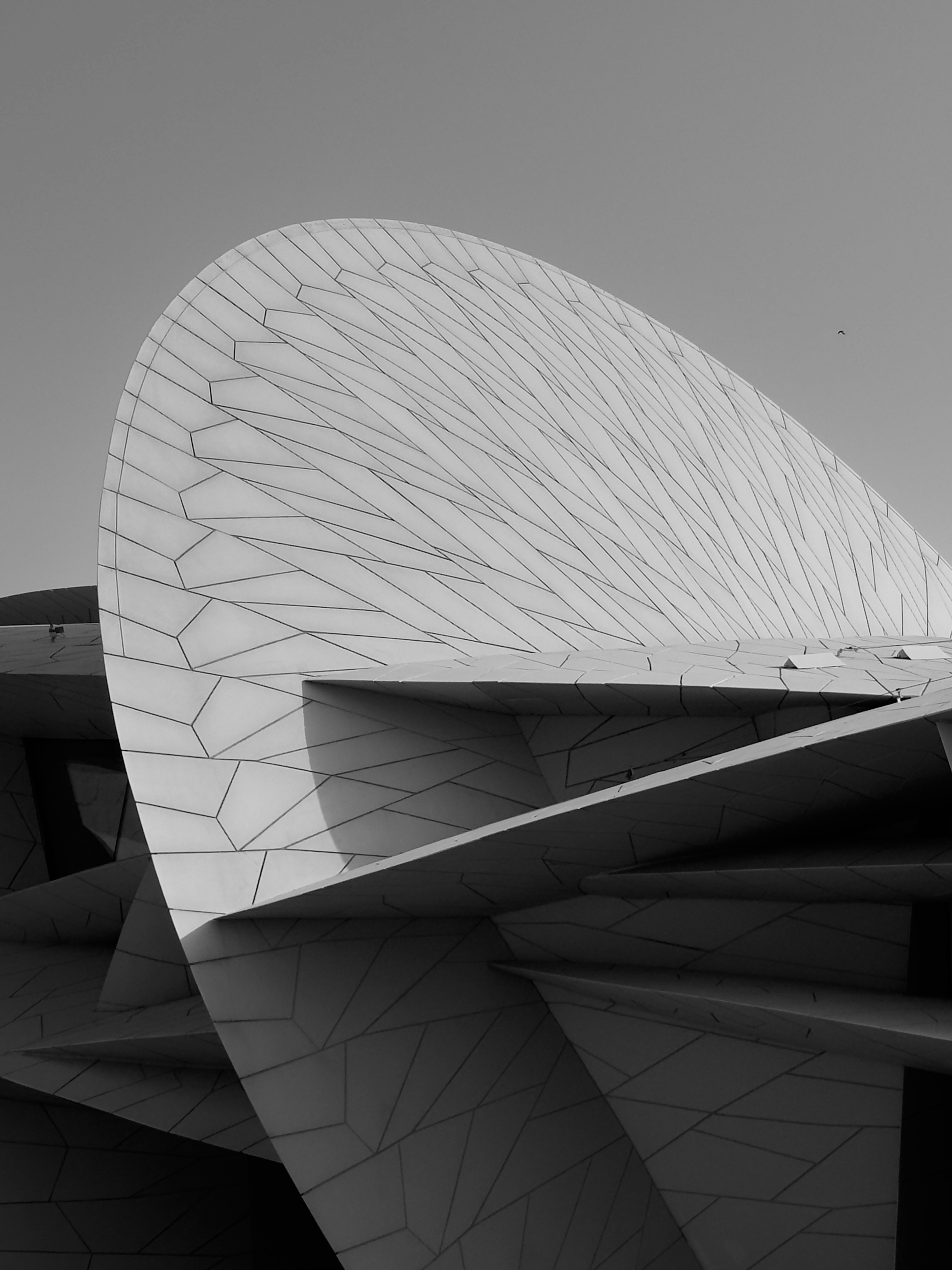 Diseño arquitectónico moderno con patrones geométricos