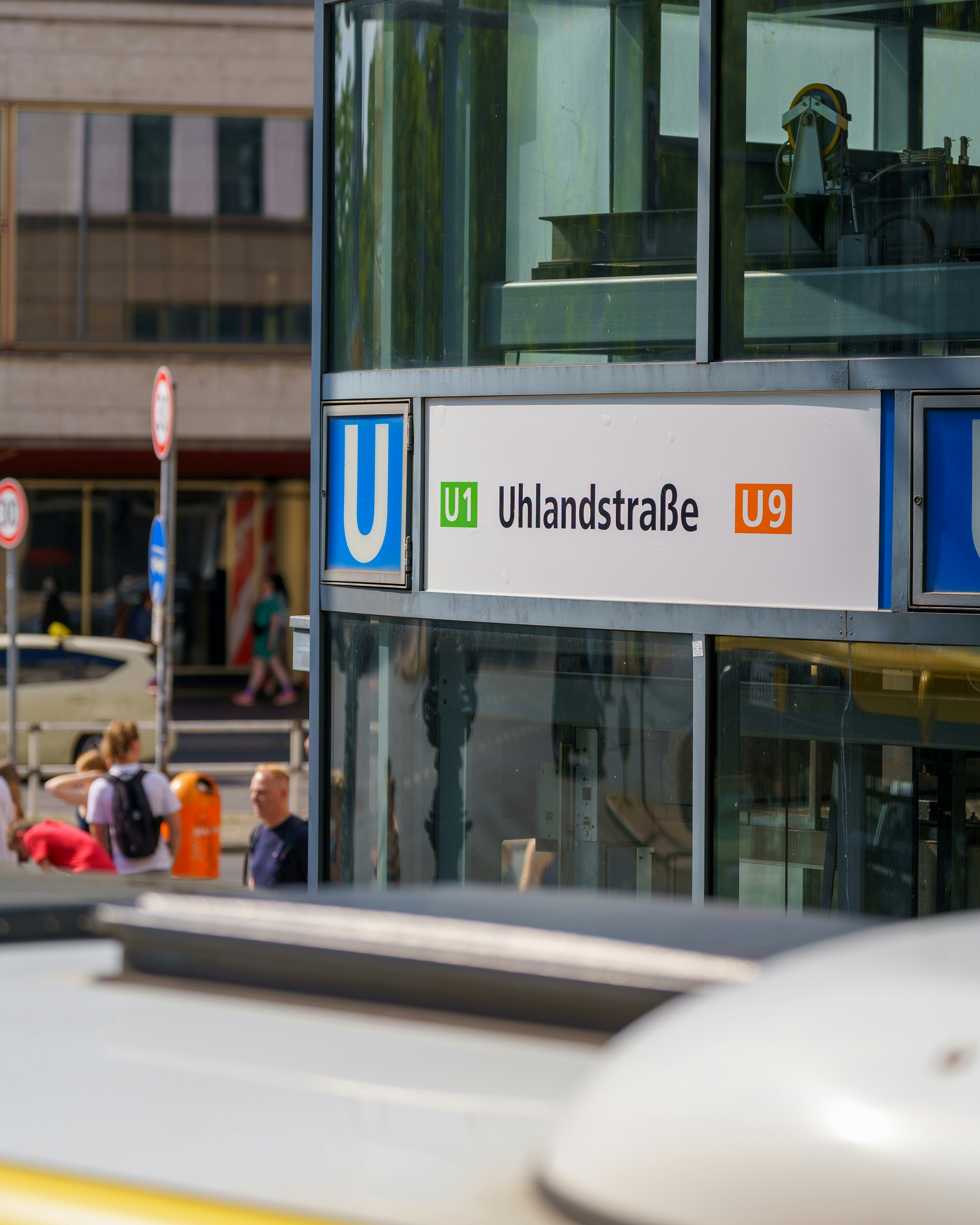 U1 Uhlandstraße U9 Eingang U-Bahnhof U9
