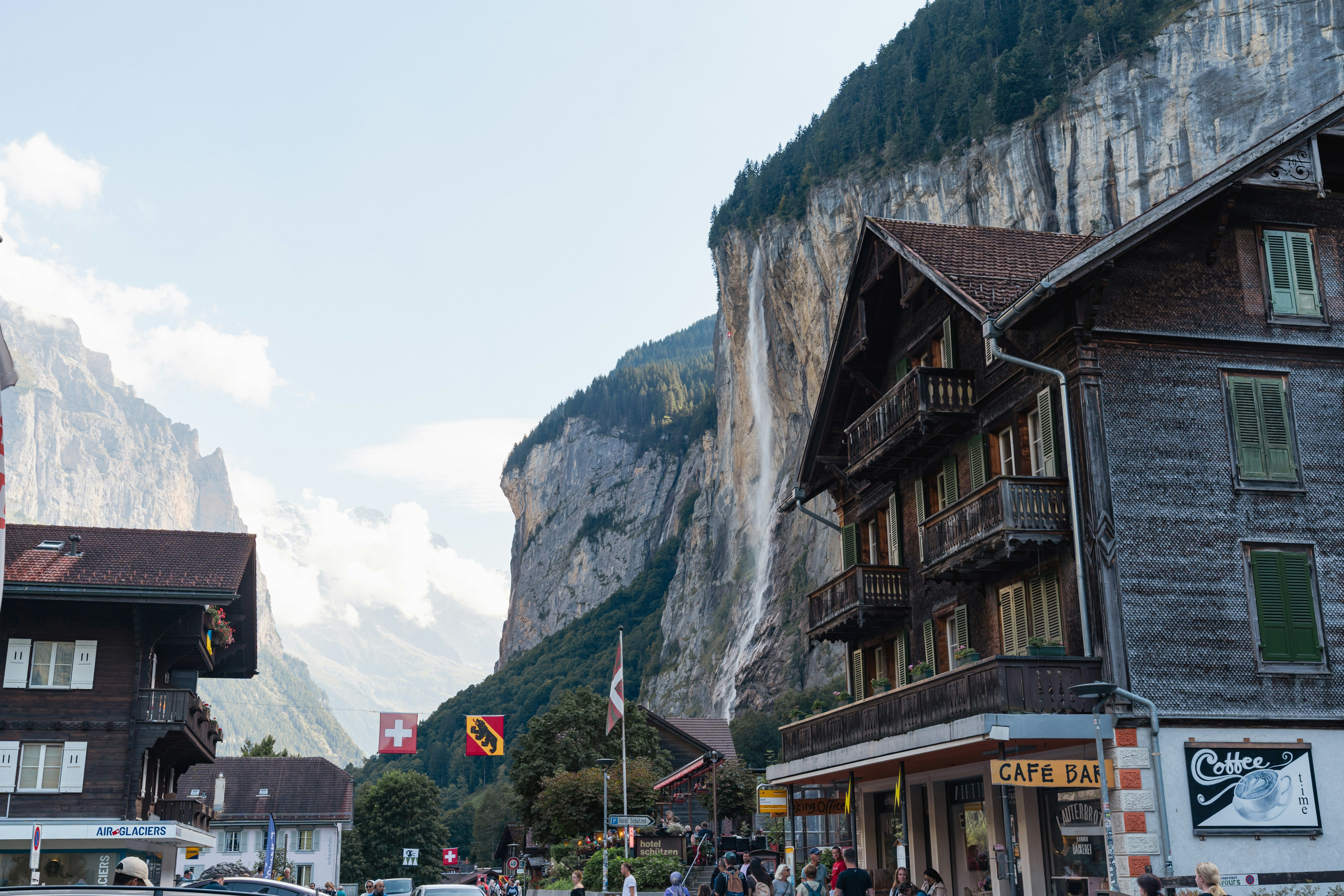 Photo by hassananayi