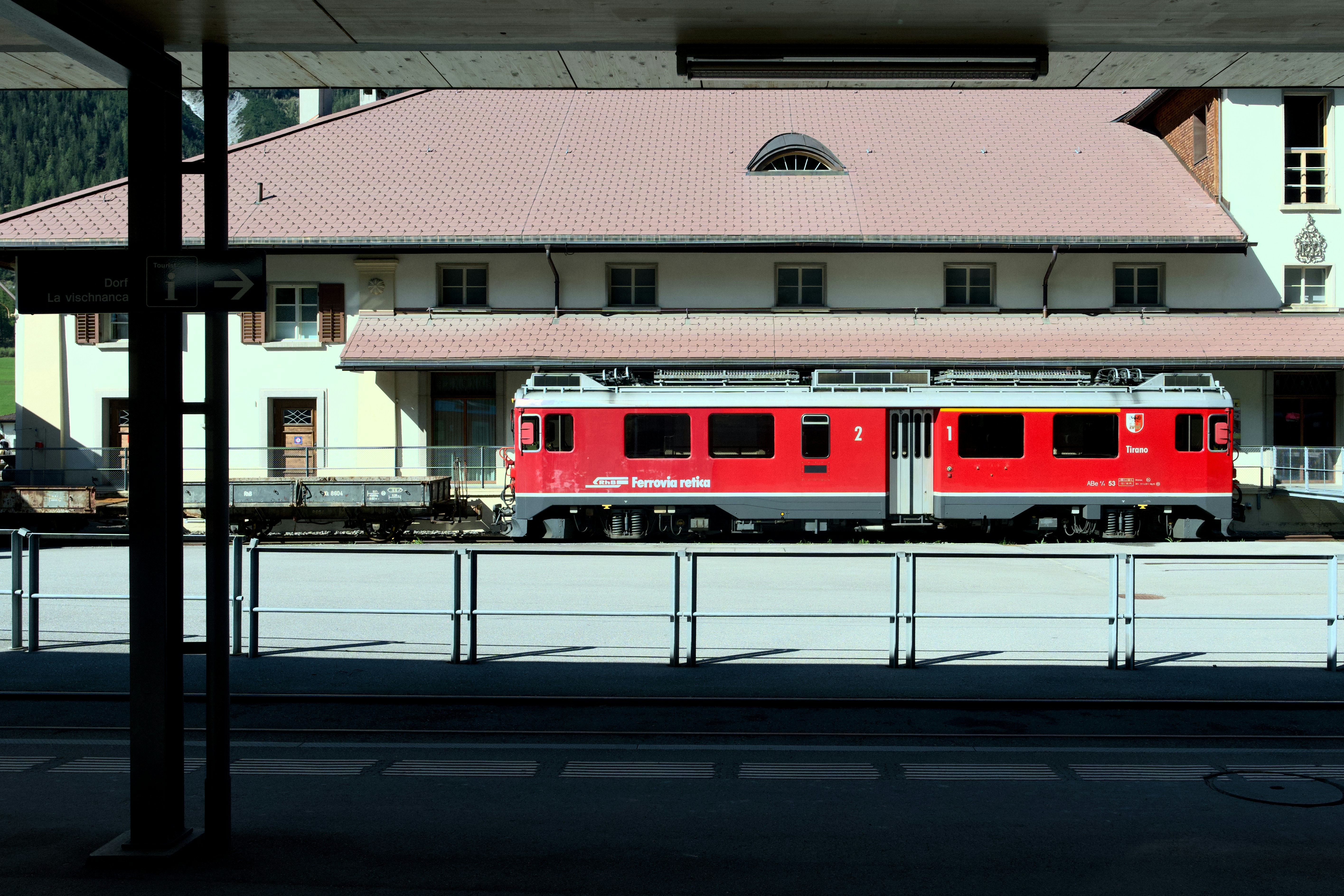 Zug am Bahnhof