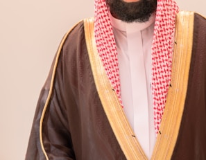 Man in traditional saudi arabian clothing
