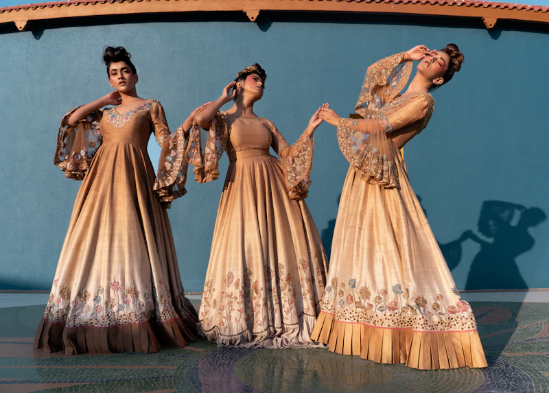 luxurious sugar mummies in gold gowns