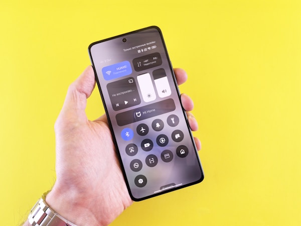 IMAFU iPhone16/iPhone15用 覗き見防止ガラスフィルム 2枚セット