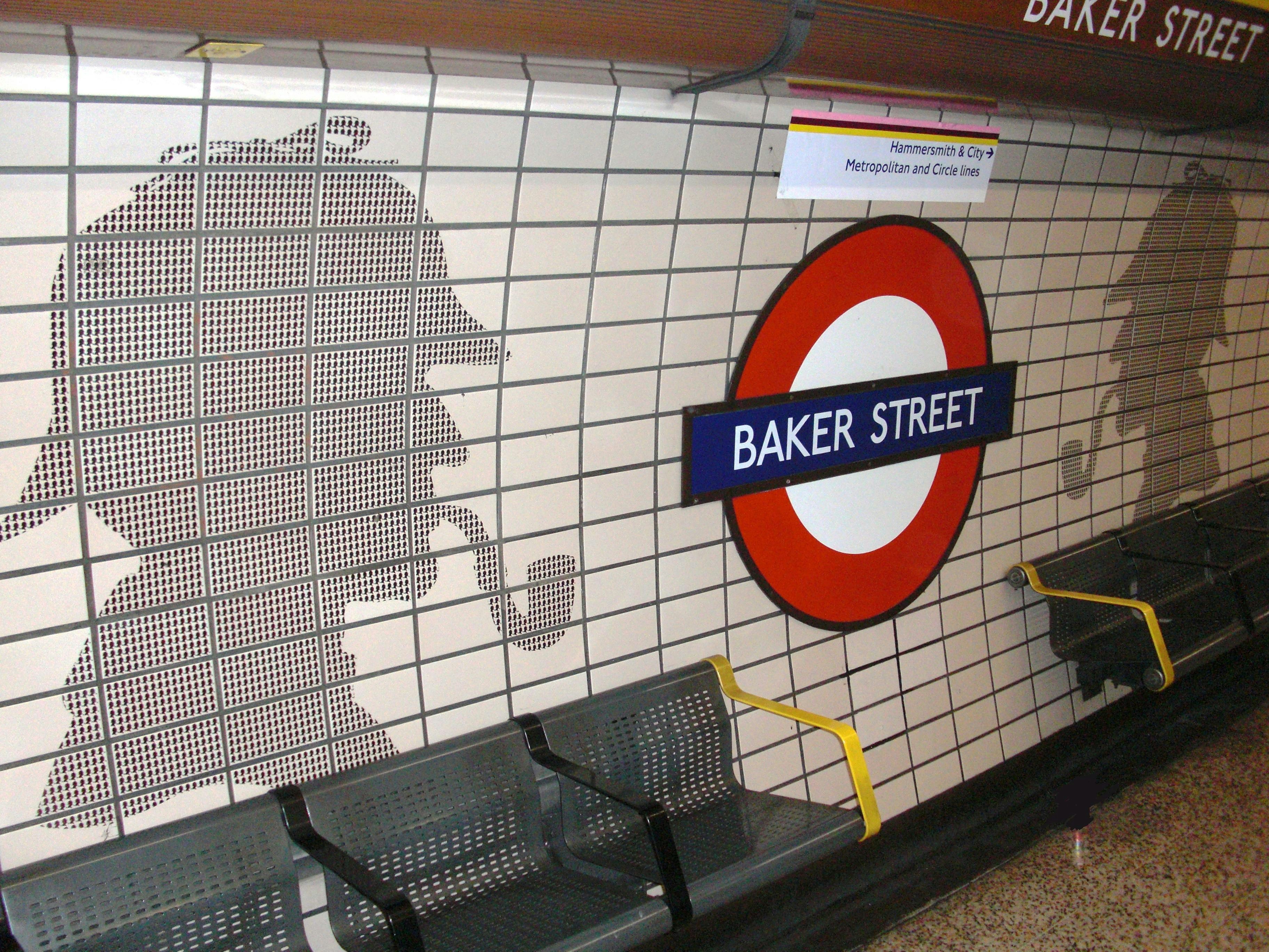 Sherlock holmes silhouette at baker street station