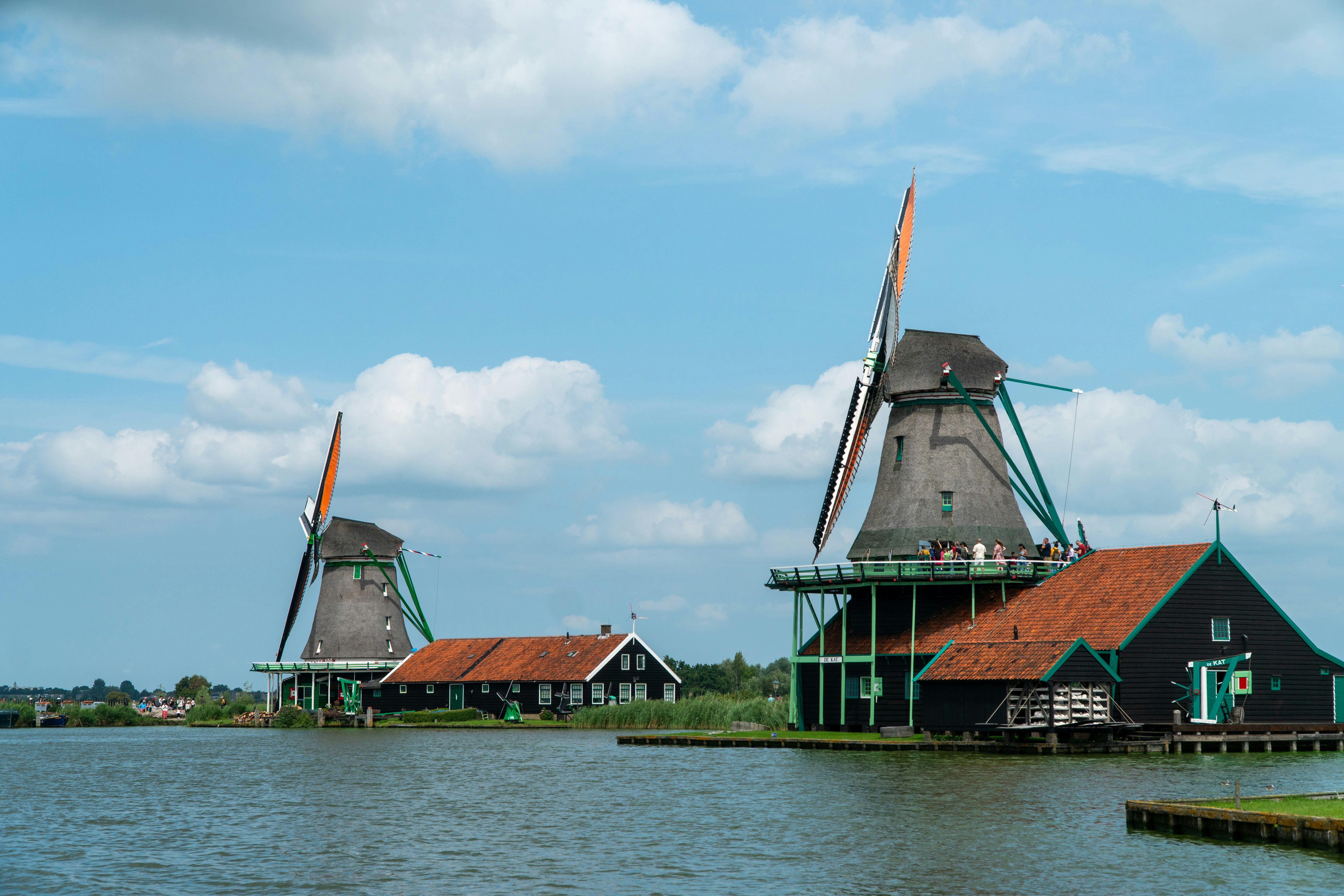 Stay online in the Netherlands with a prepaid eSIM from eSIMlii. Instant activation, no roaming charges, and reliable coverage.