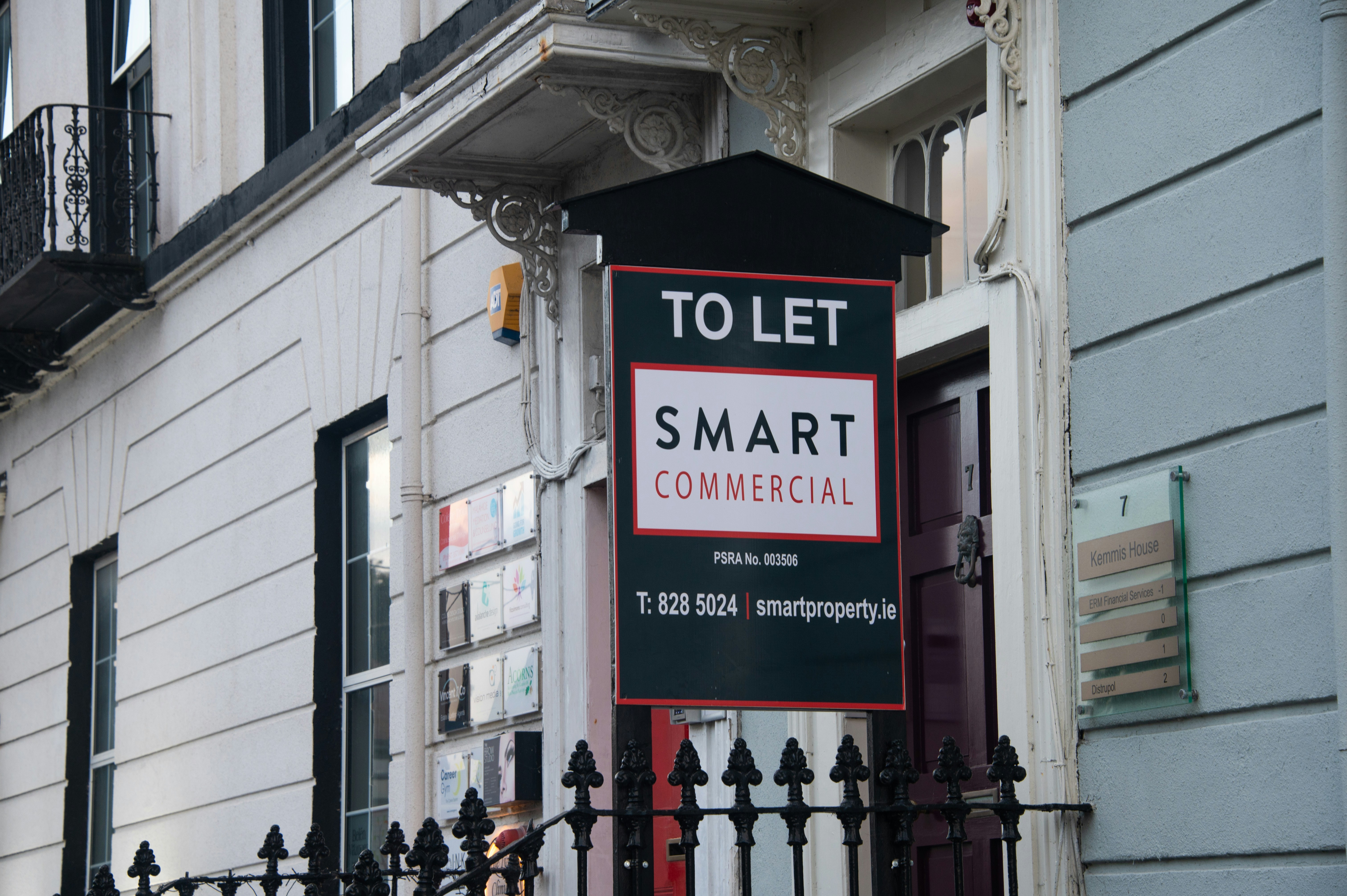 To let sign for smart commercial property.