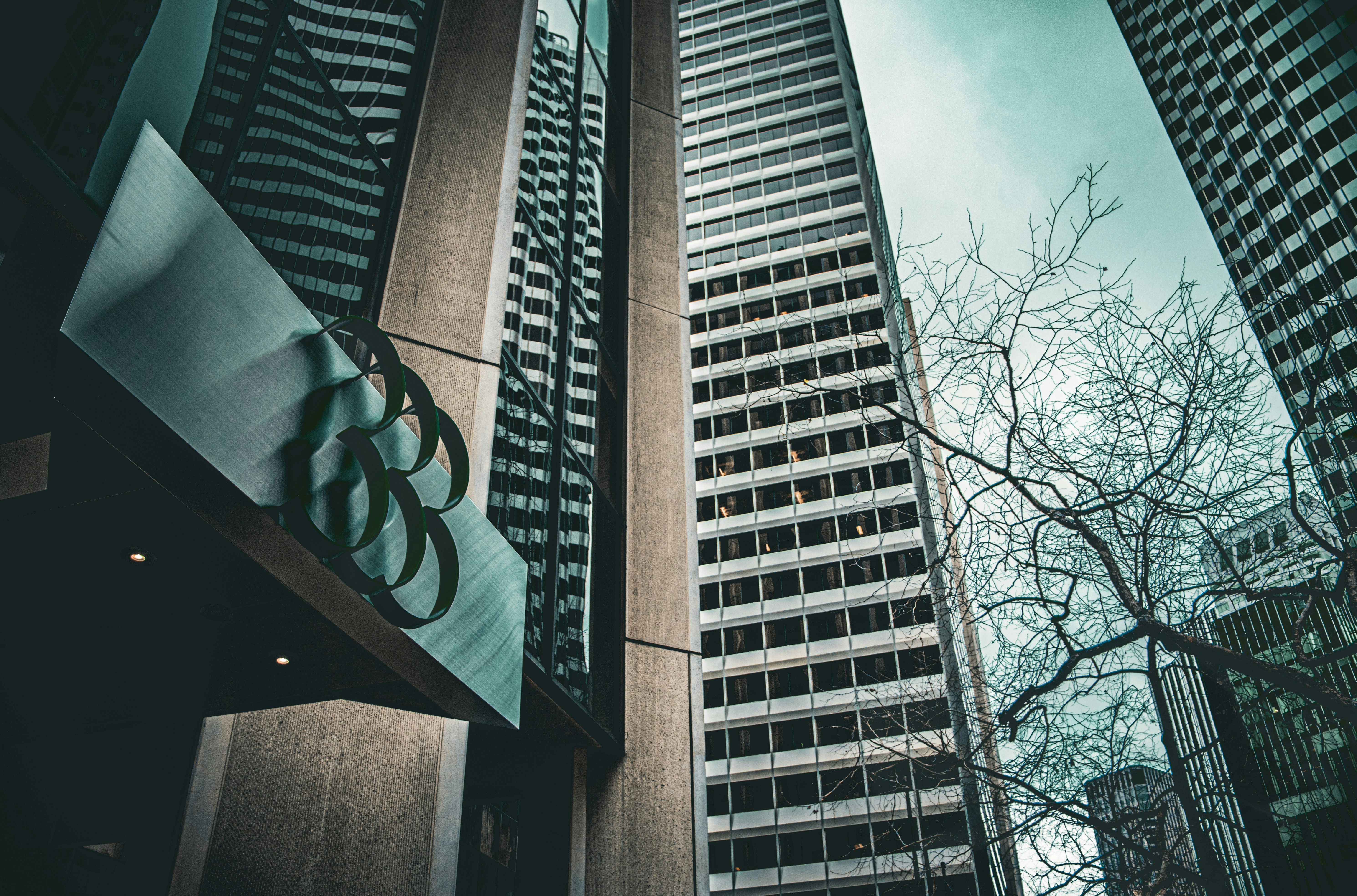 Екс-керівники Signature Bank запустили вузький банк на базі блокчейну, підтримуваний Paradigm та Winklevoss.