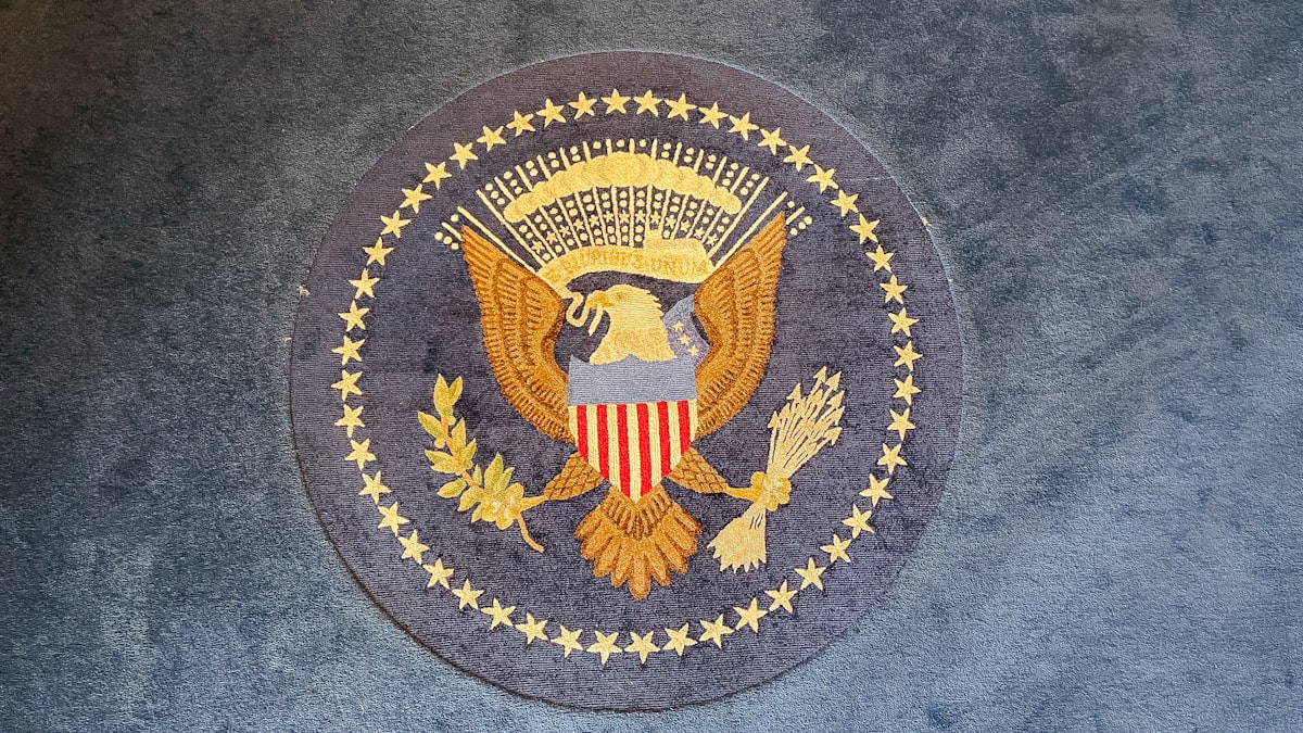 Presidential seal on Oval Office rug