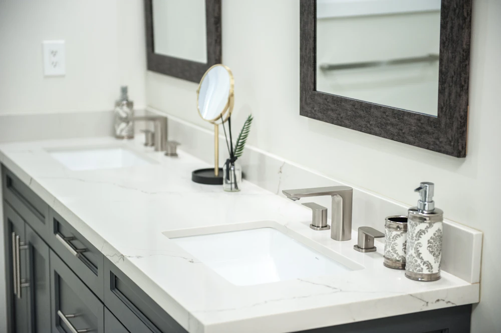 Double undermount sink vanity with quartz countertop