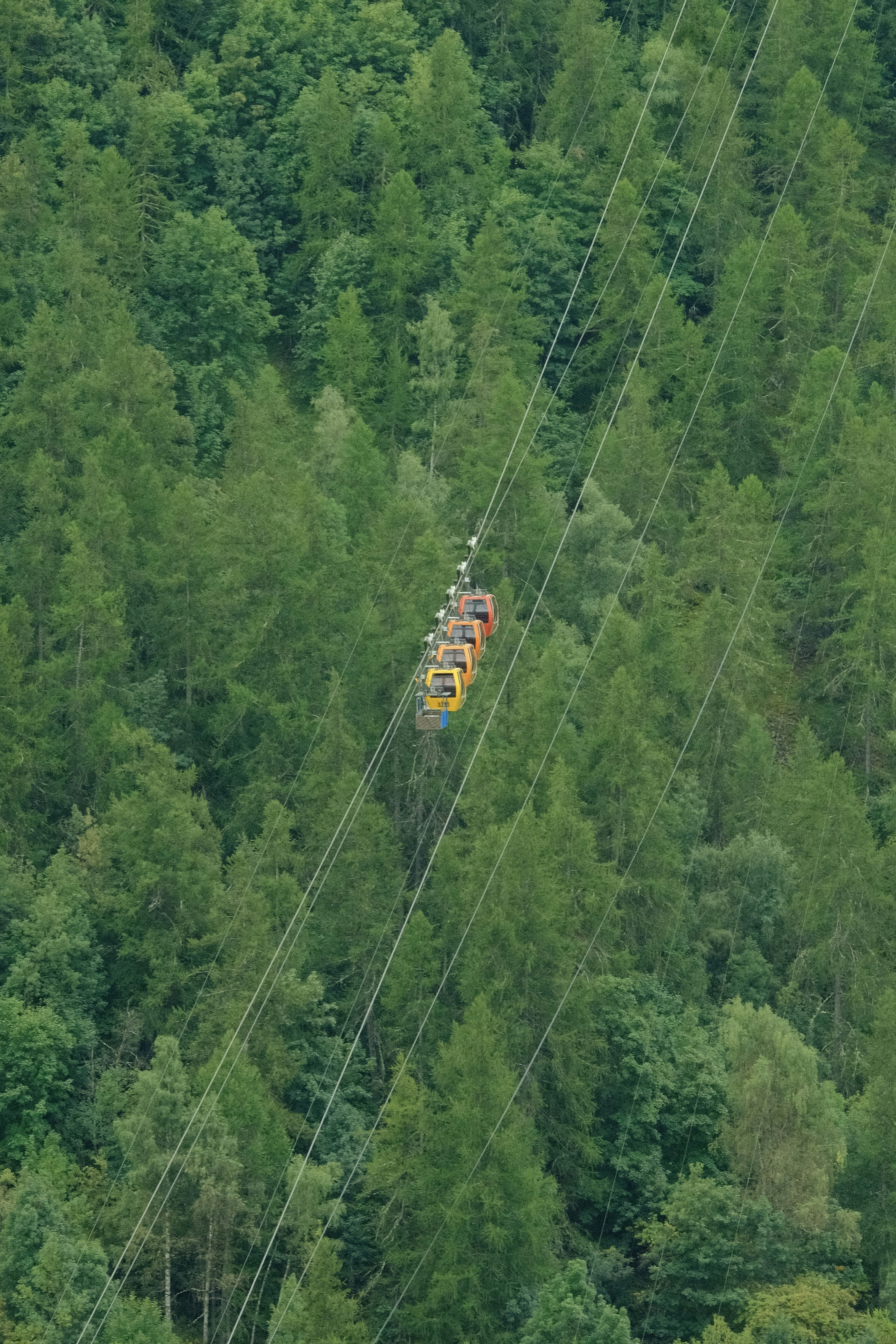 Image of a cable car traveling to Ba Na Hills