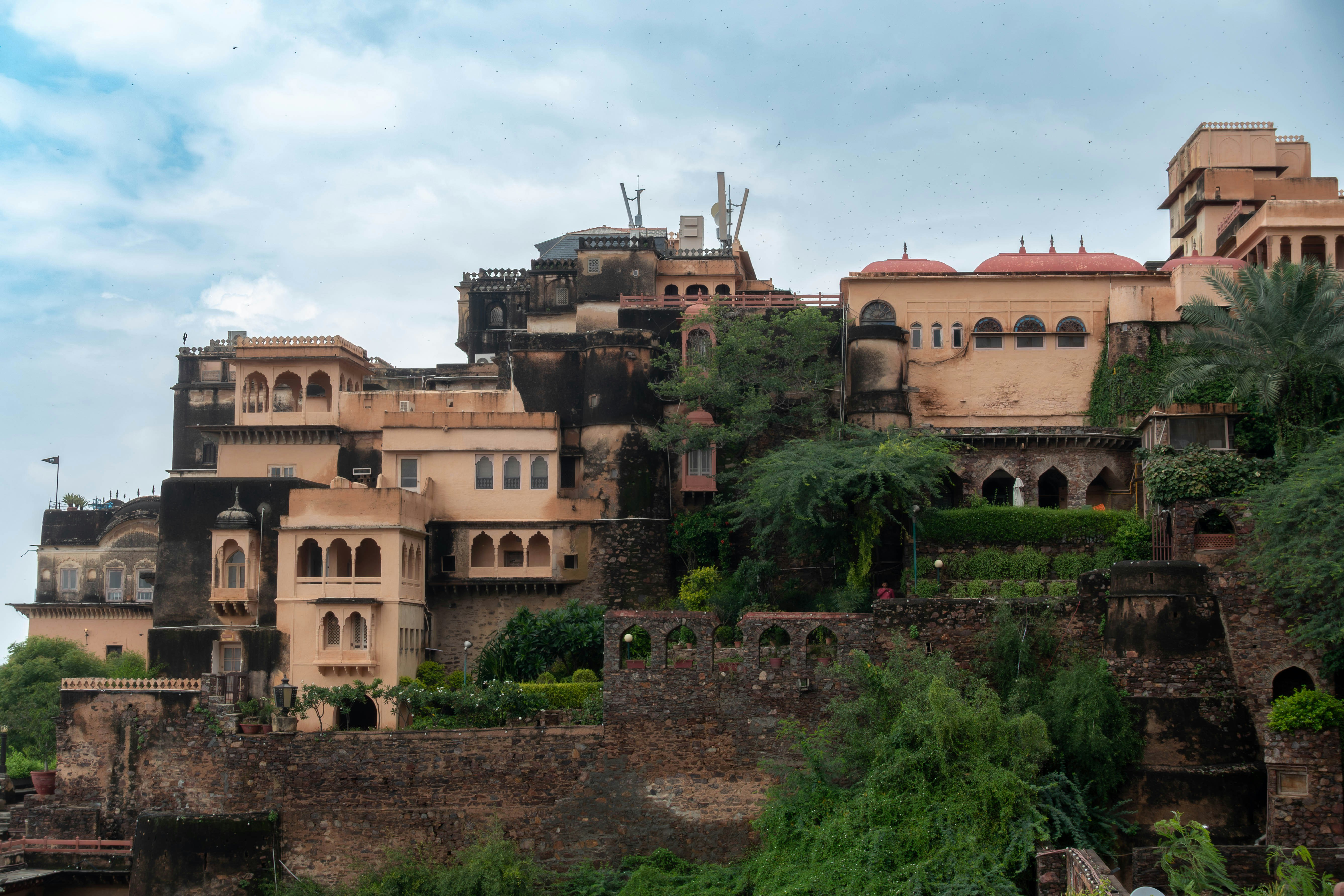 複雑な建築を持つ歴史的なインドの砦群