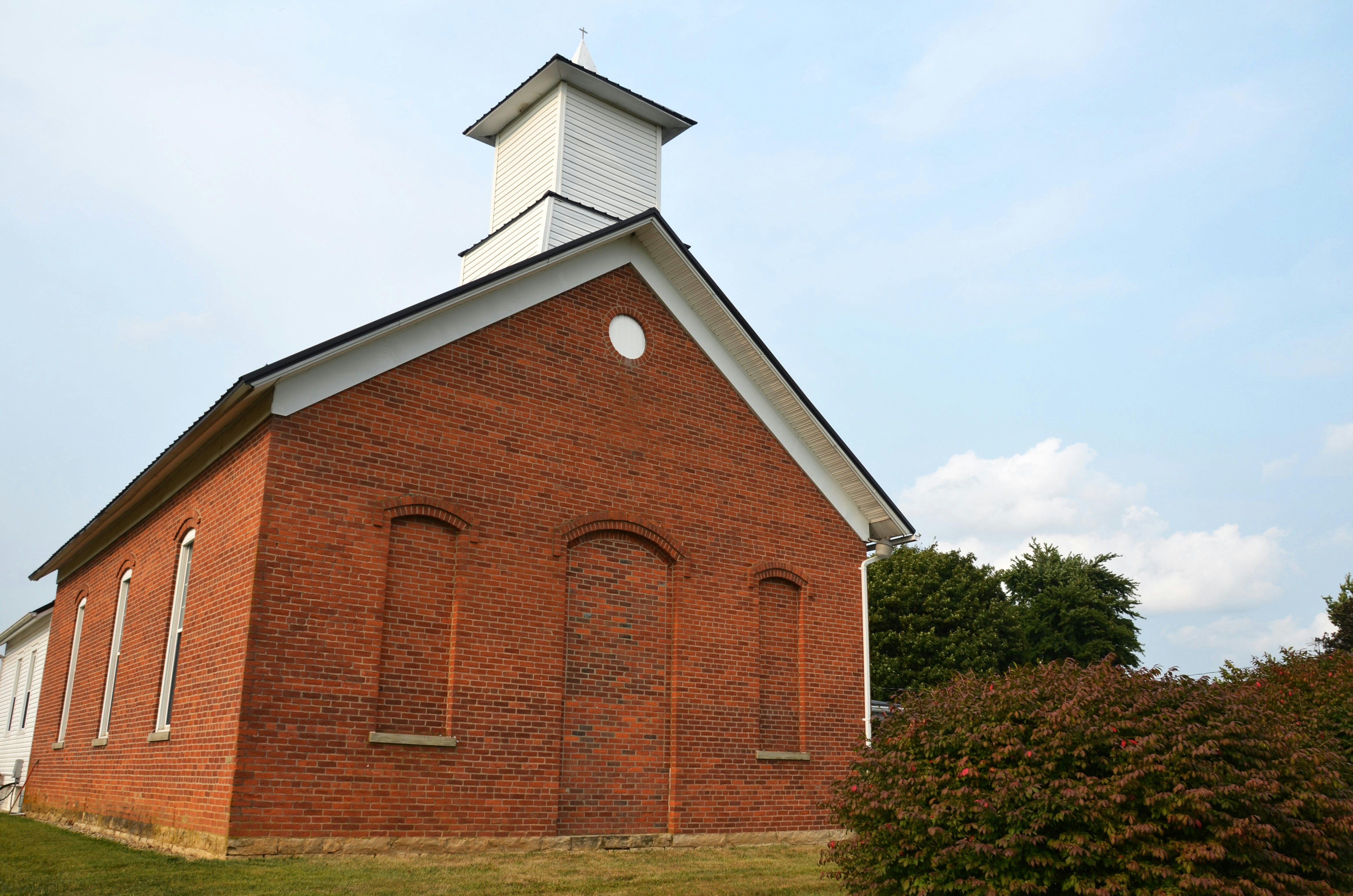 Exterior view of St. John's Church in Richmond, Virginia, a historic brick building with a white steeple - Patrick Henry speech