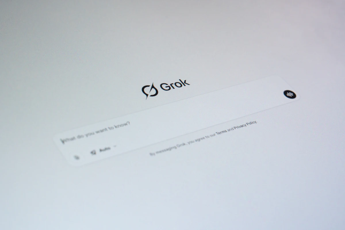 Terminal ejecutando el agente de código Grok Build de xAI