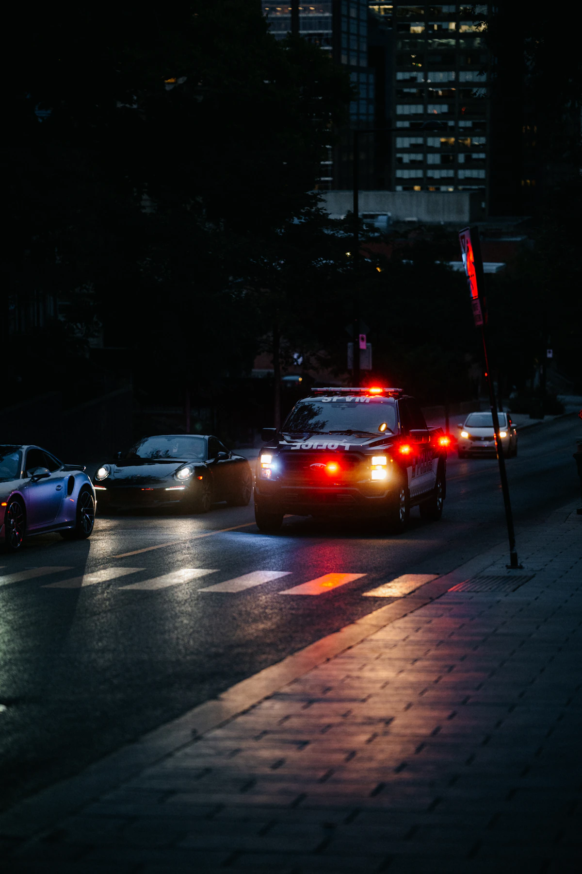 Gangs de rue : quand la méfiance envers la police devient un obstacle à la protection des enfants