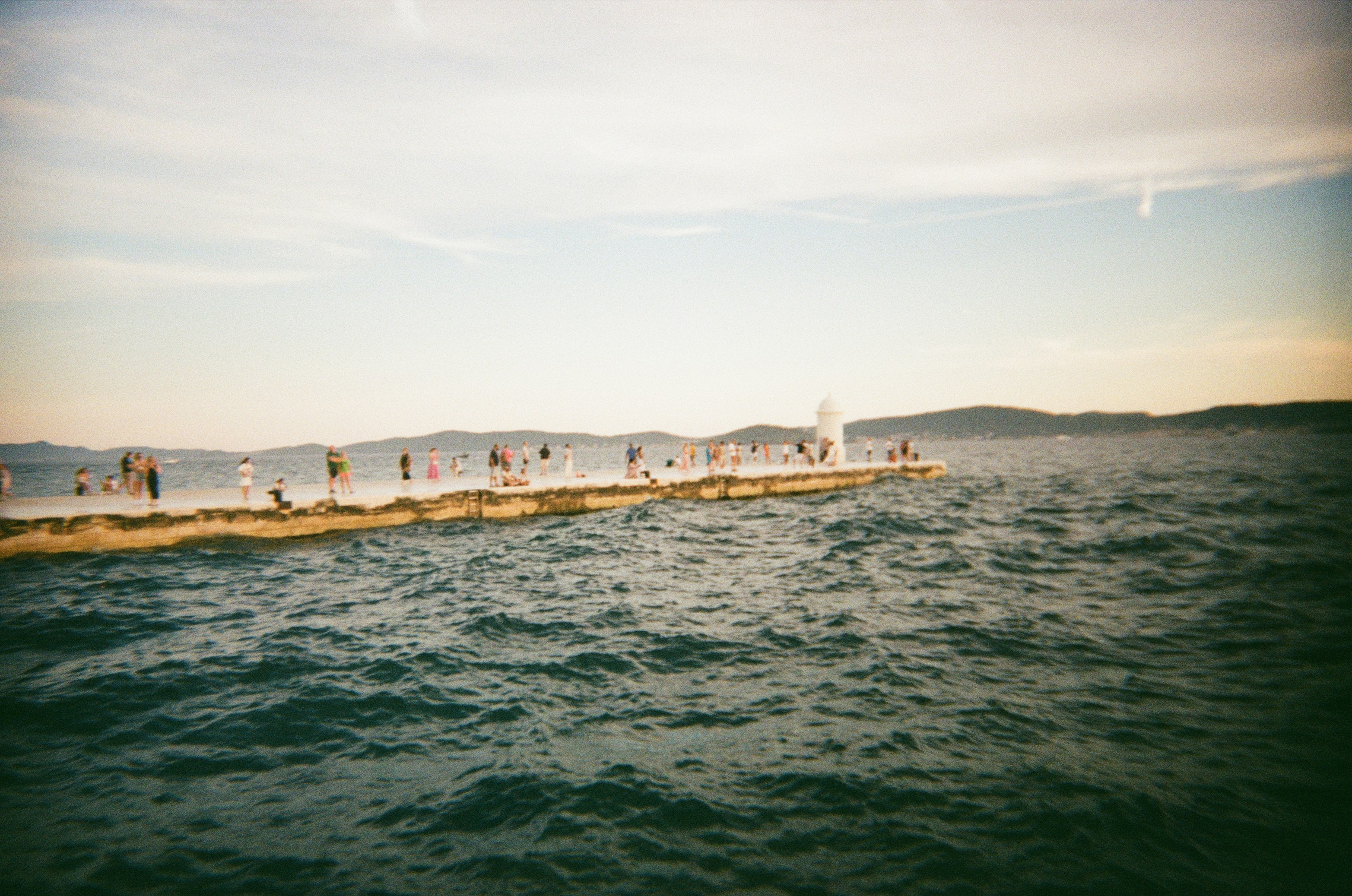 Photo by kornyeir