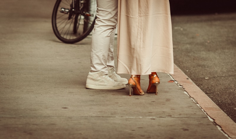 ثنائي عصري مع دراجة