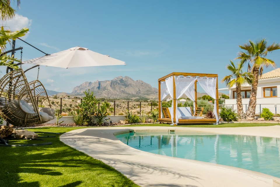 Outdoor mineral pool at a mountain spa resort, similar to the day-pass spa hotels in Banya