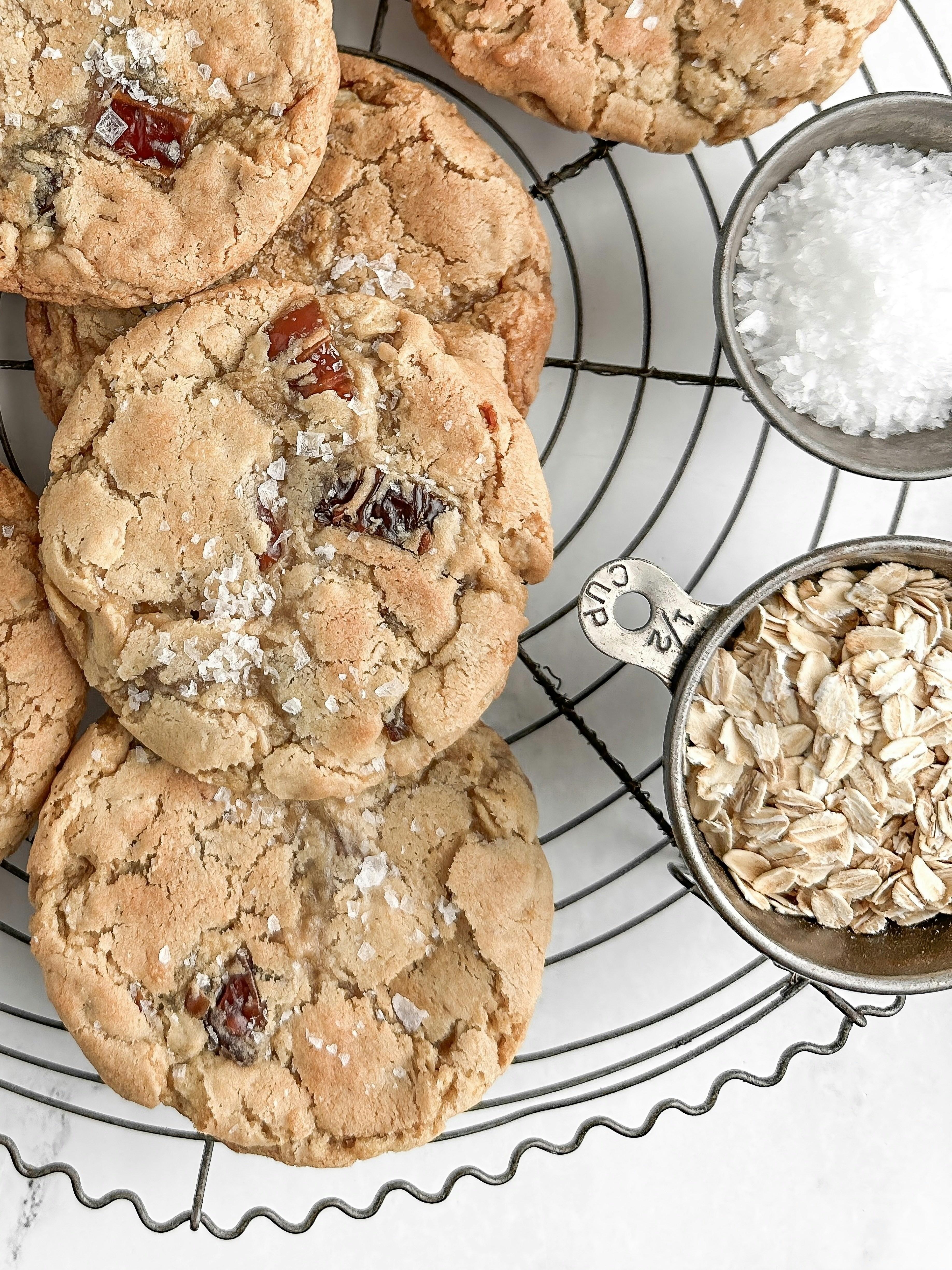 Biscuits à l’avoine avec du sel et des fruits secs