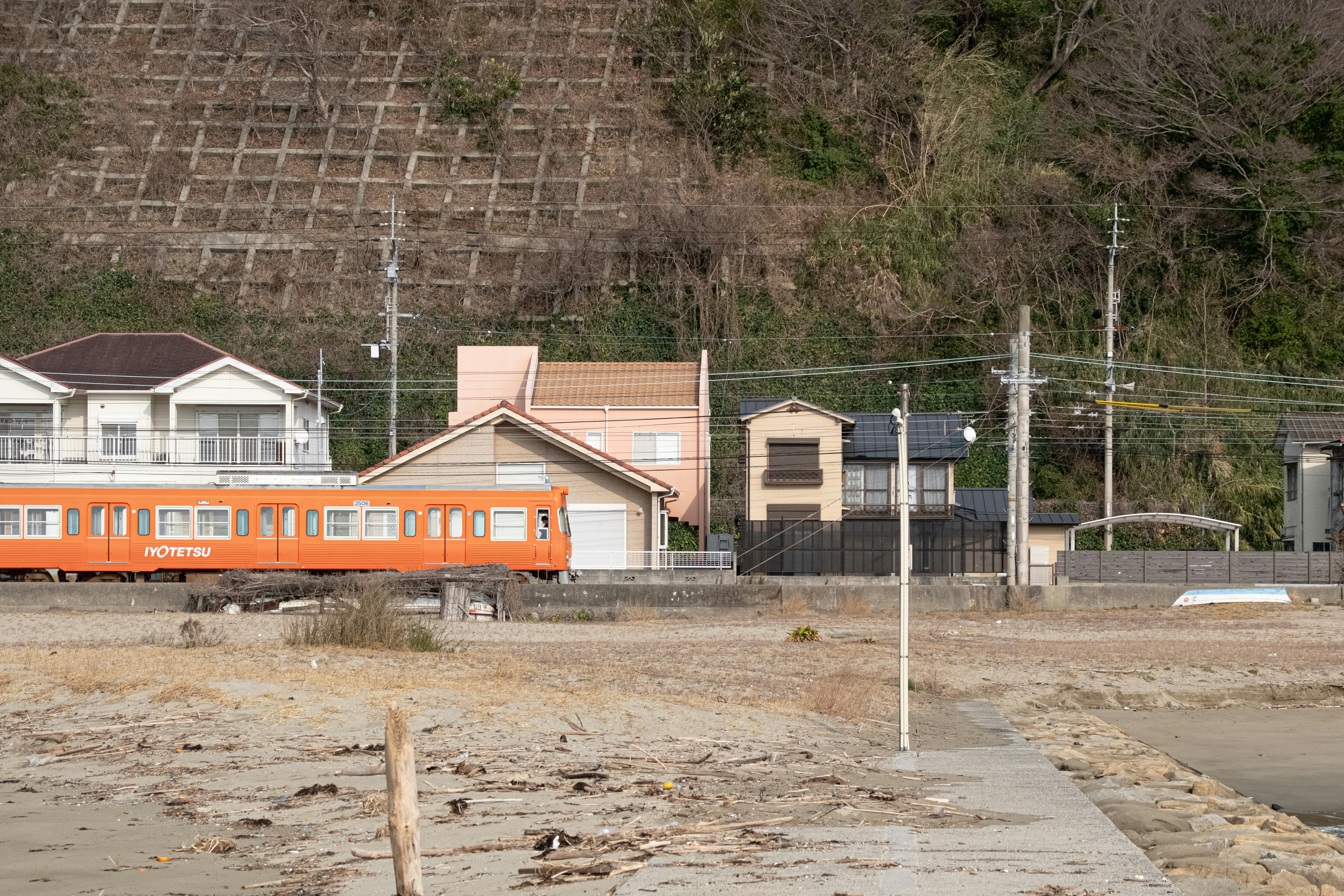 Train station platform with 'suberidome' sand, winter