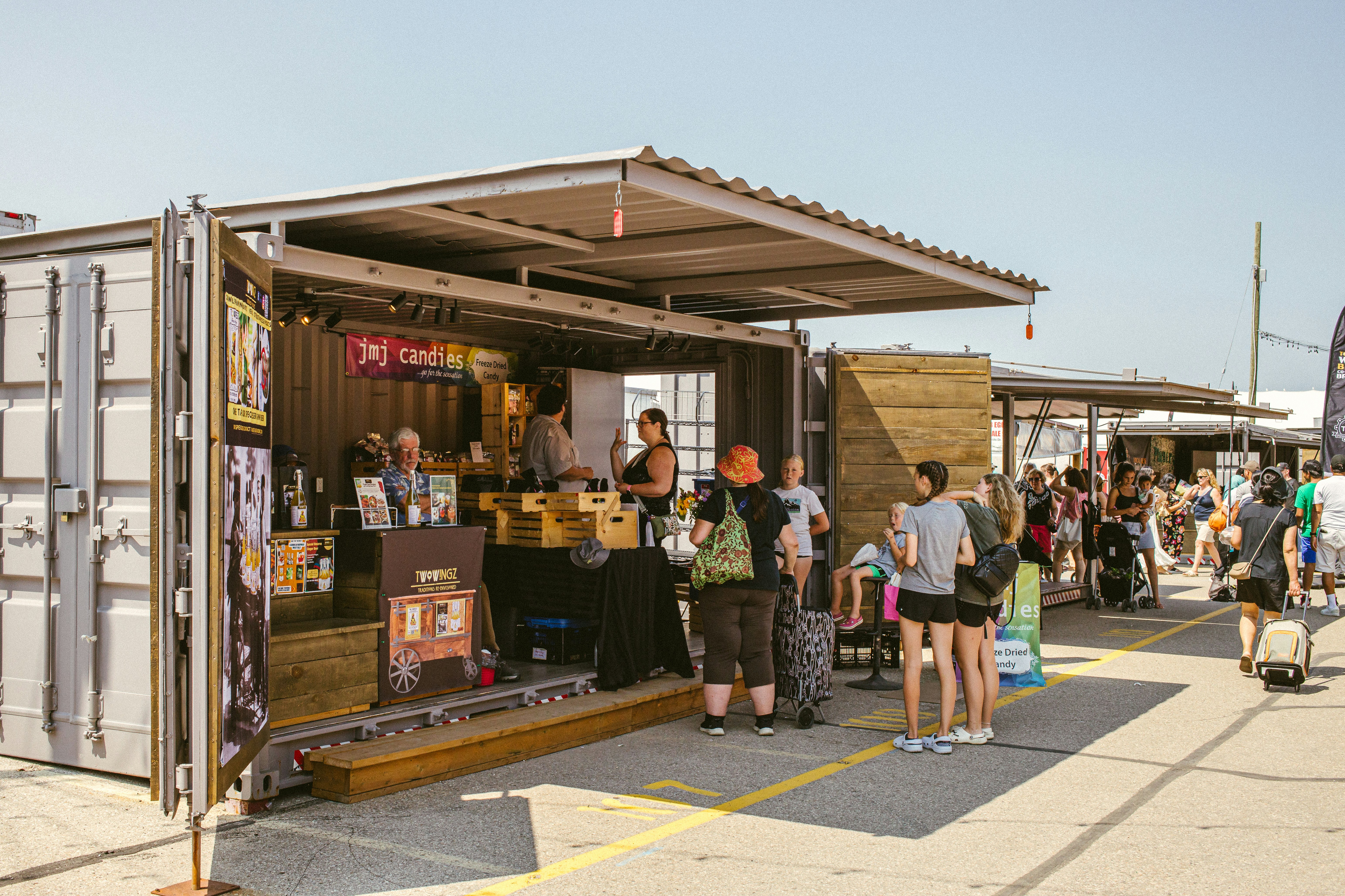 People gathered at an outdoor shipping container cafe. photo – Free ...