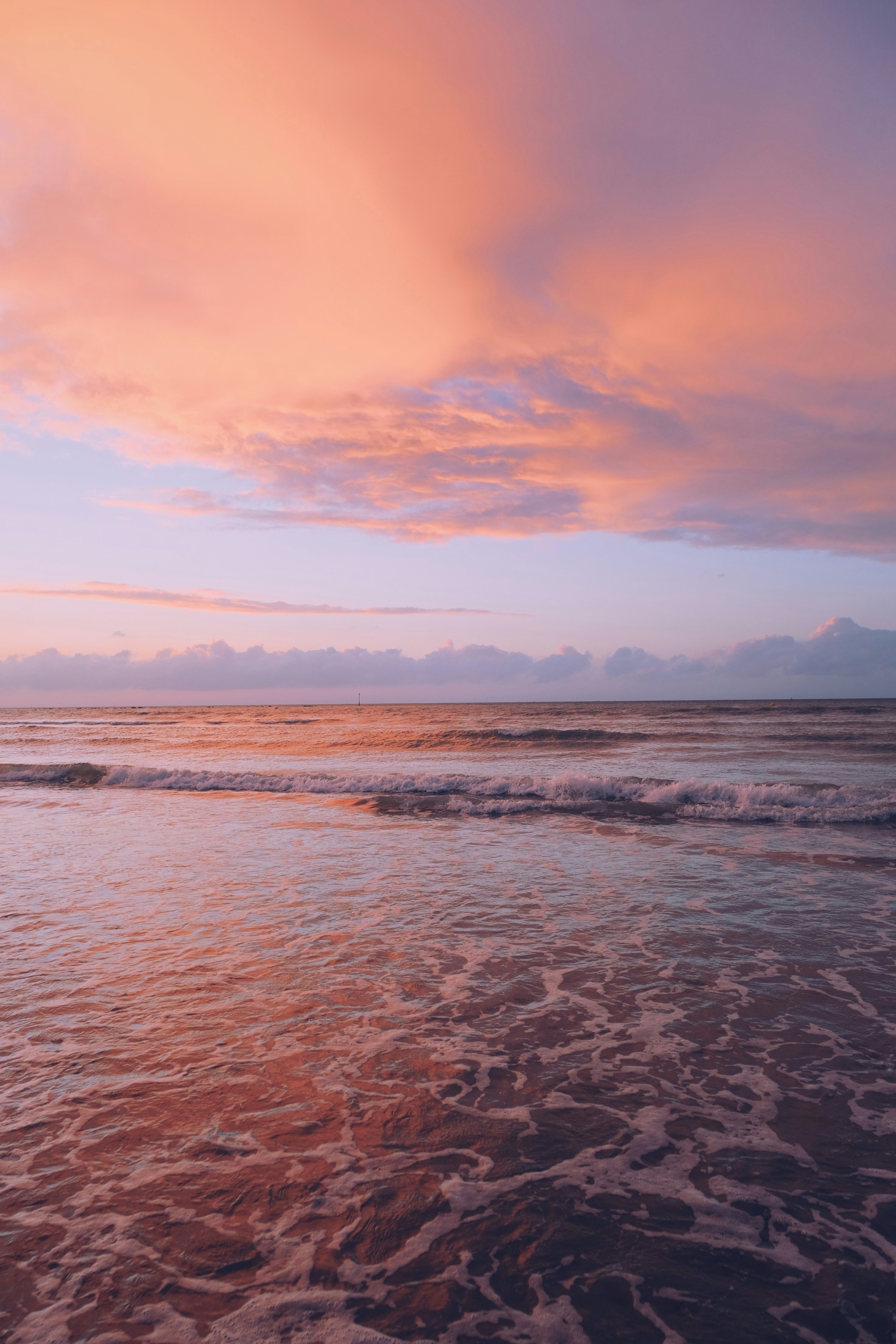 A purple and pink sunset over the ocean photo – Free Beach Image on Unsplash, image size:3000x4500