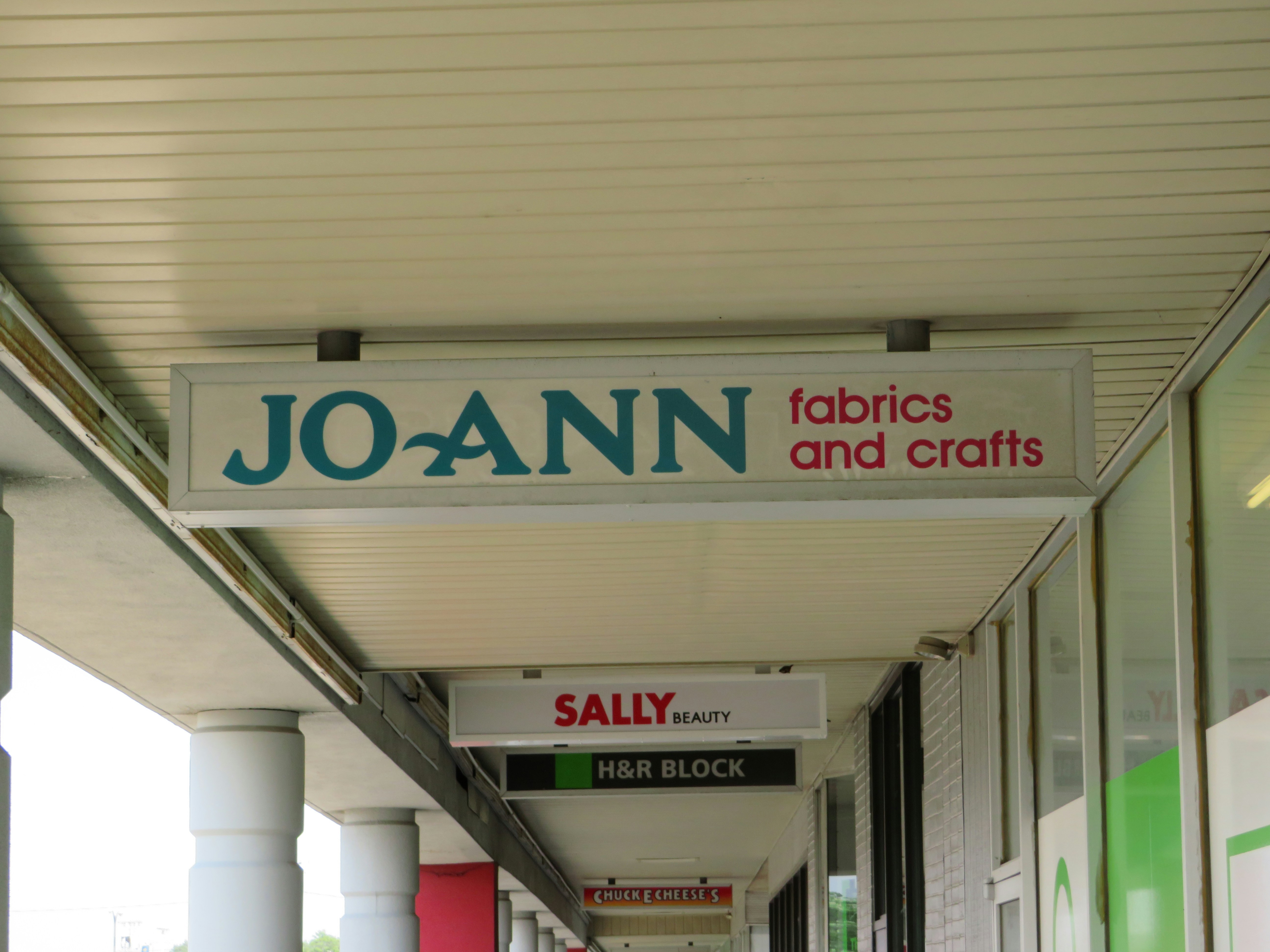 Insegna del negozio di tessuti e artigianato di Joann
