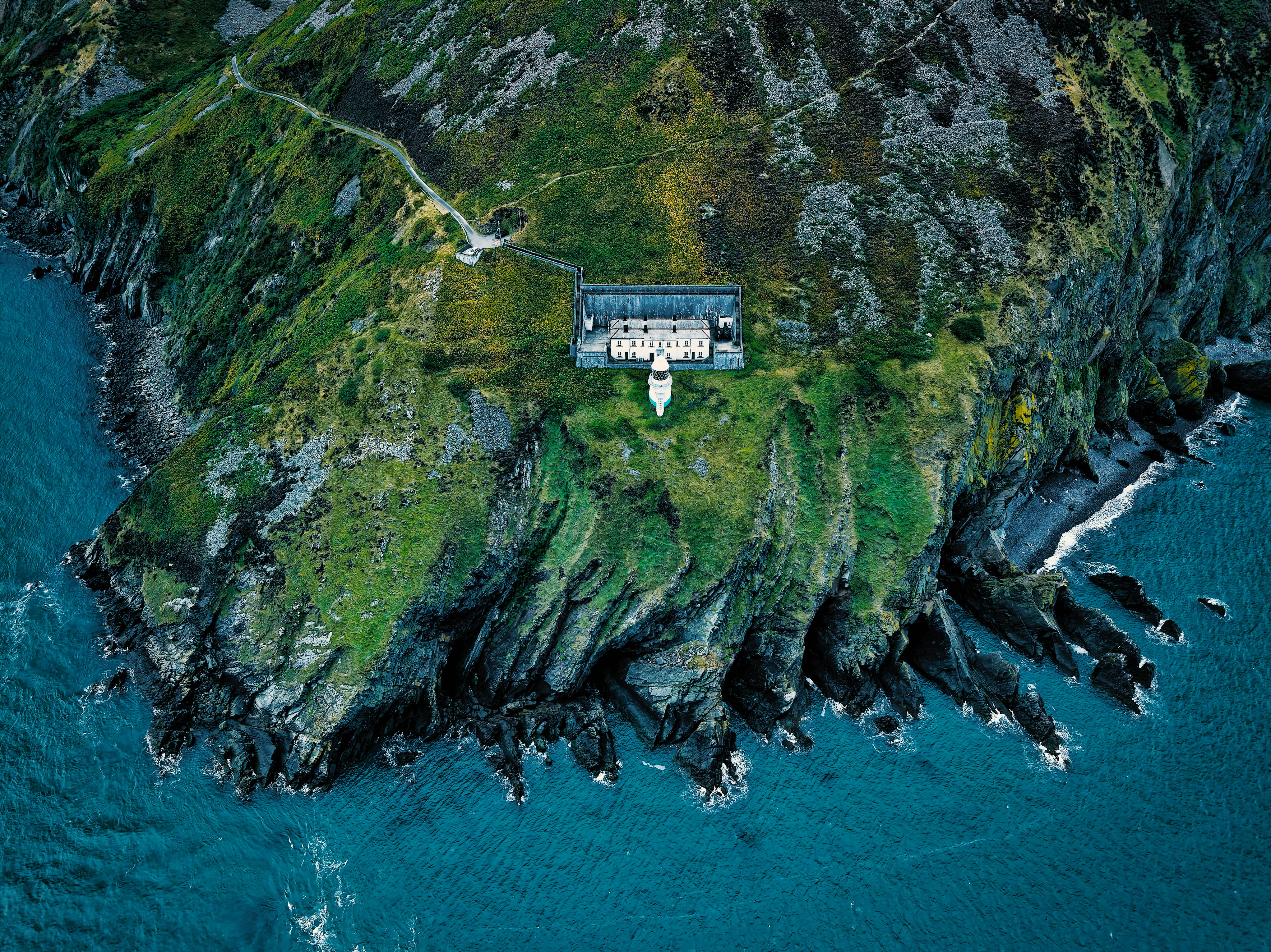 Comprehending The Advantages And Drawbacks Of Custom Lens Replacement