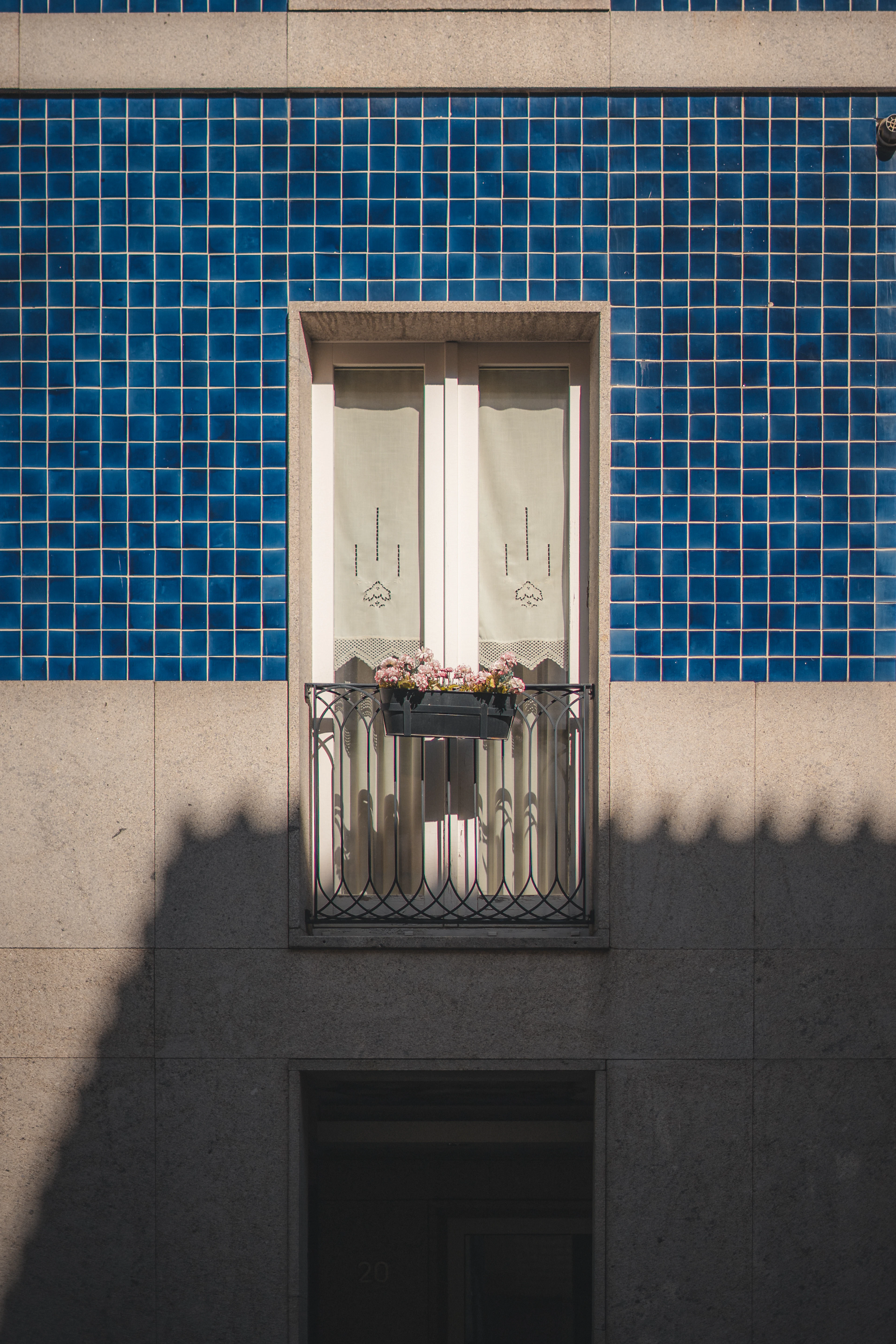 Balcony with tiled floor