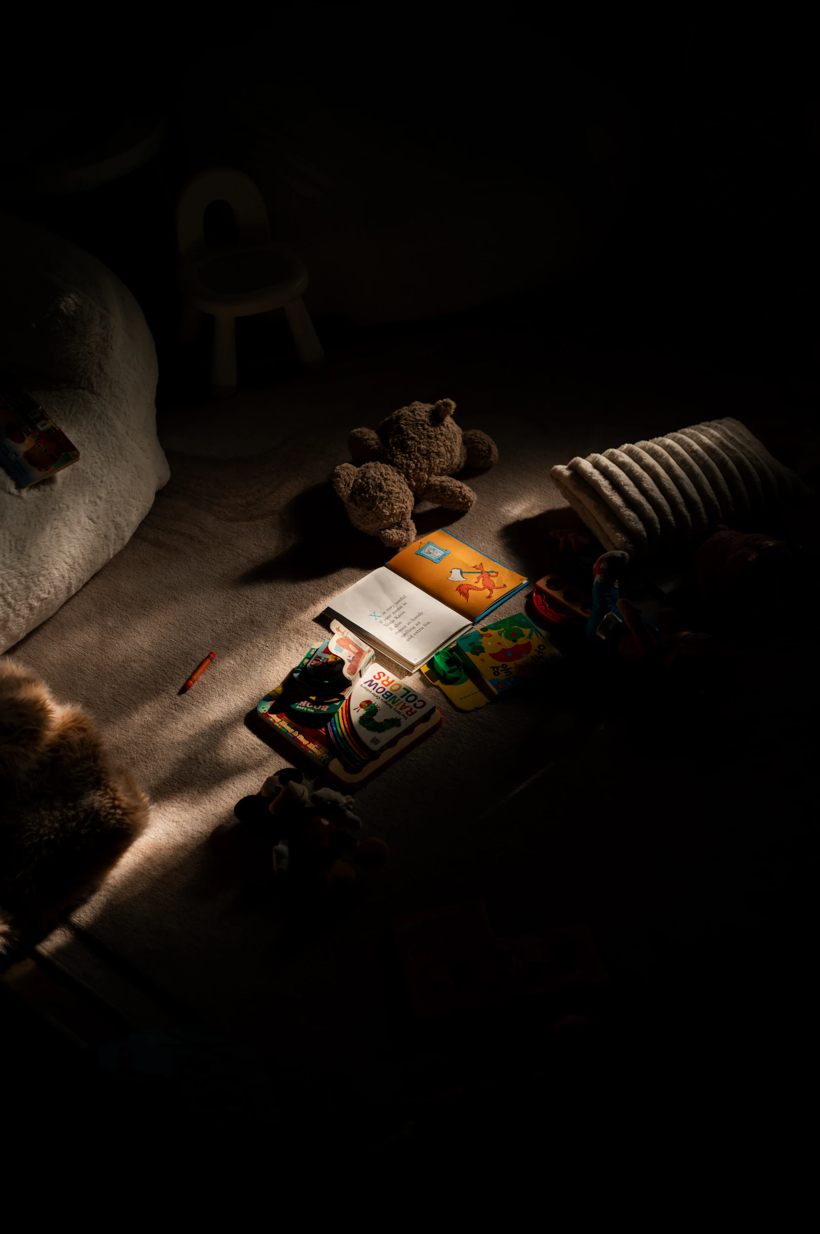 Espacio de descanso con luz suave