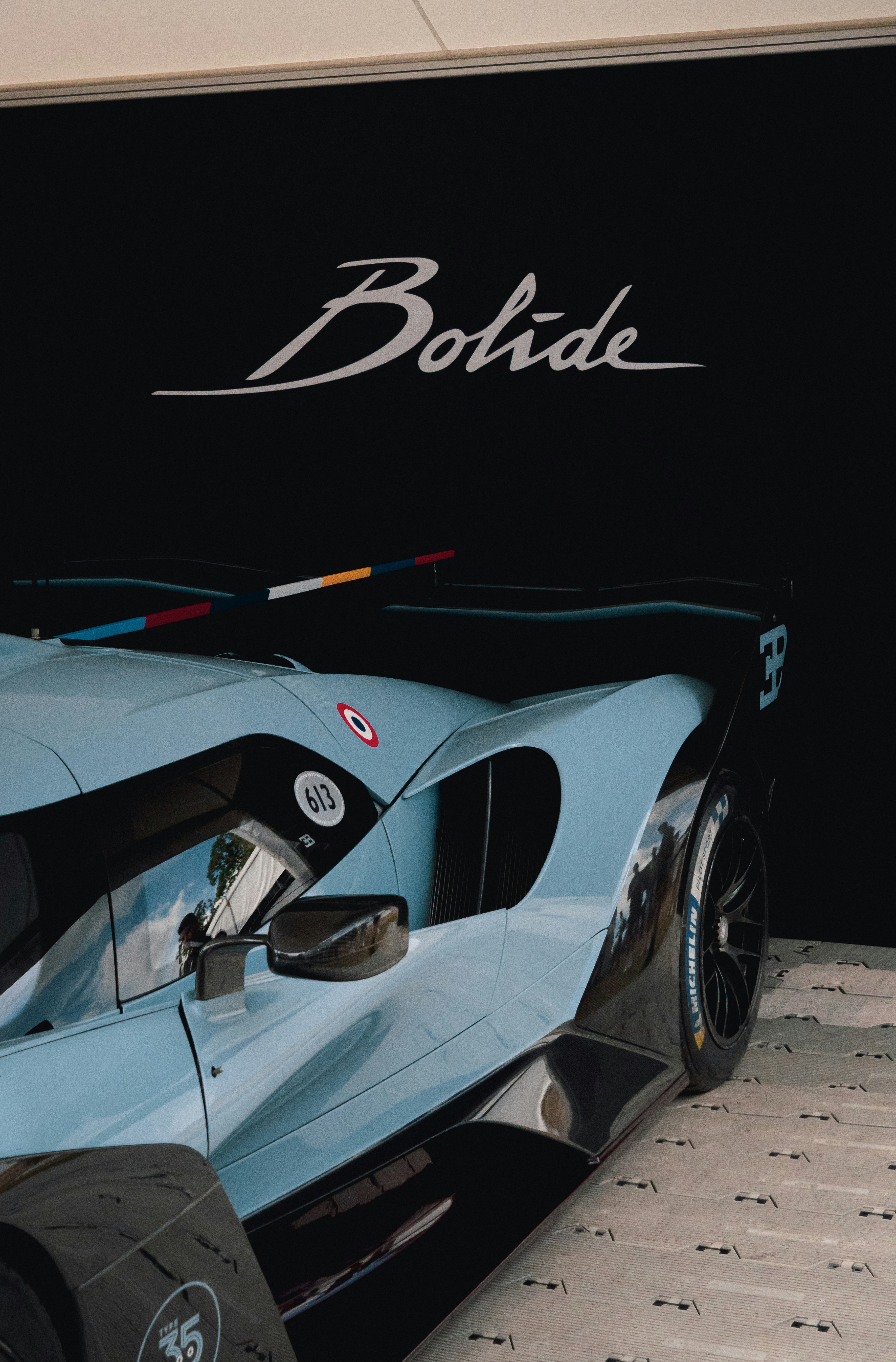 Bugatti Chiron wallpaper blue, ilustrasi artikel Unleash the Beast: Stunning Bugatti Chiron 4K Wallpapers for Your Desktop 4