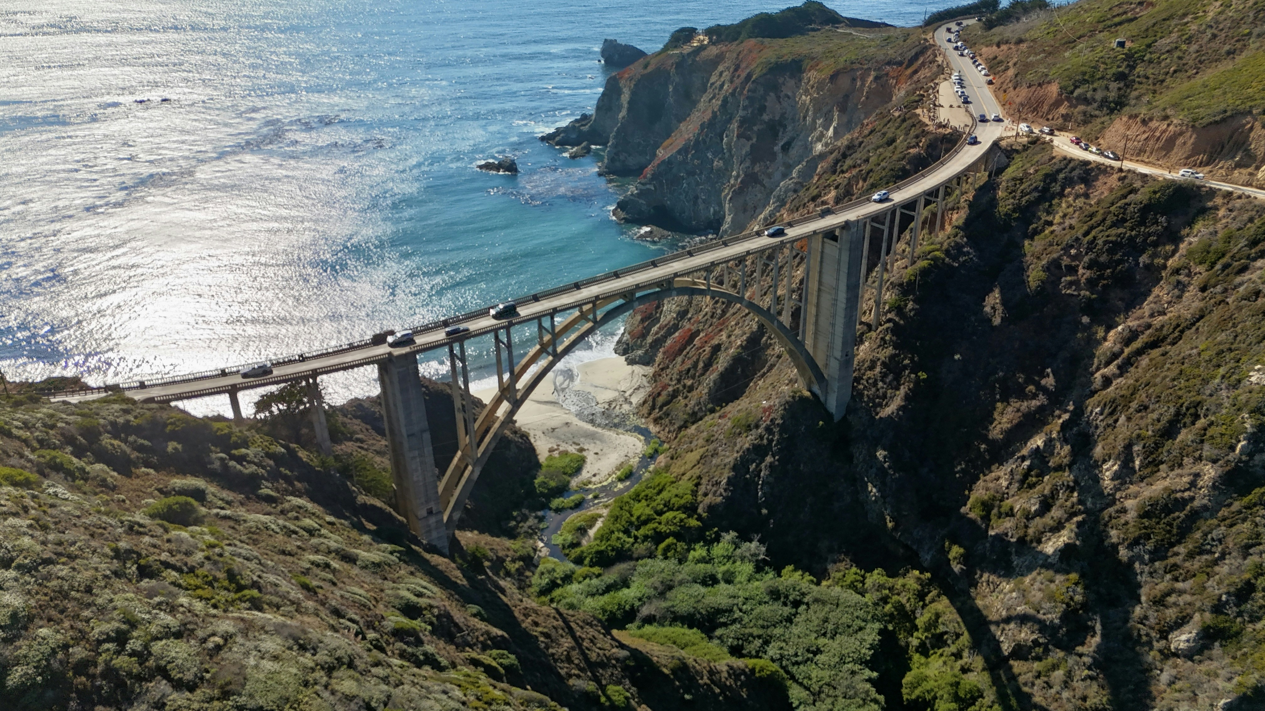 Bixby creek bridge on a sunny day with ocean