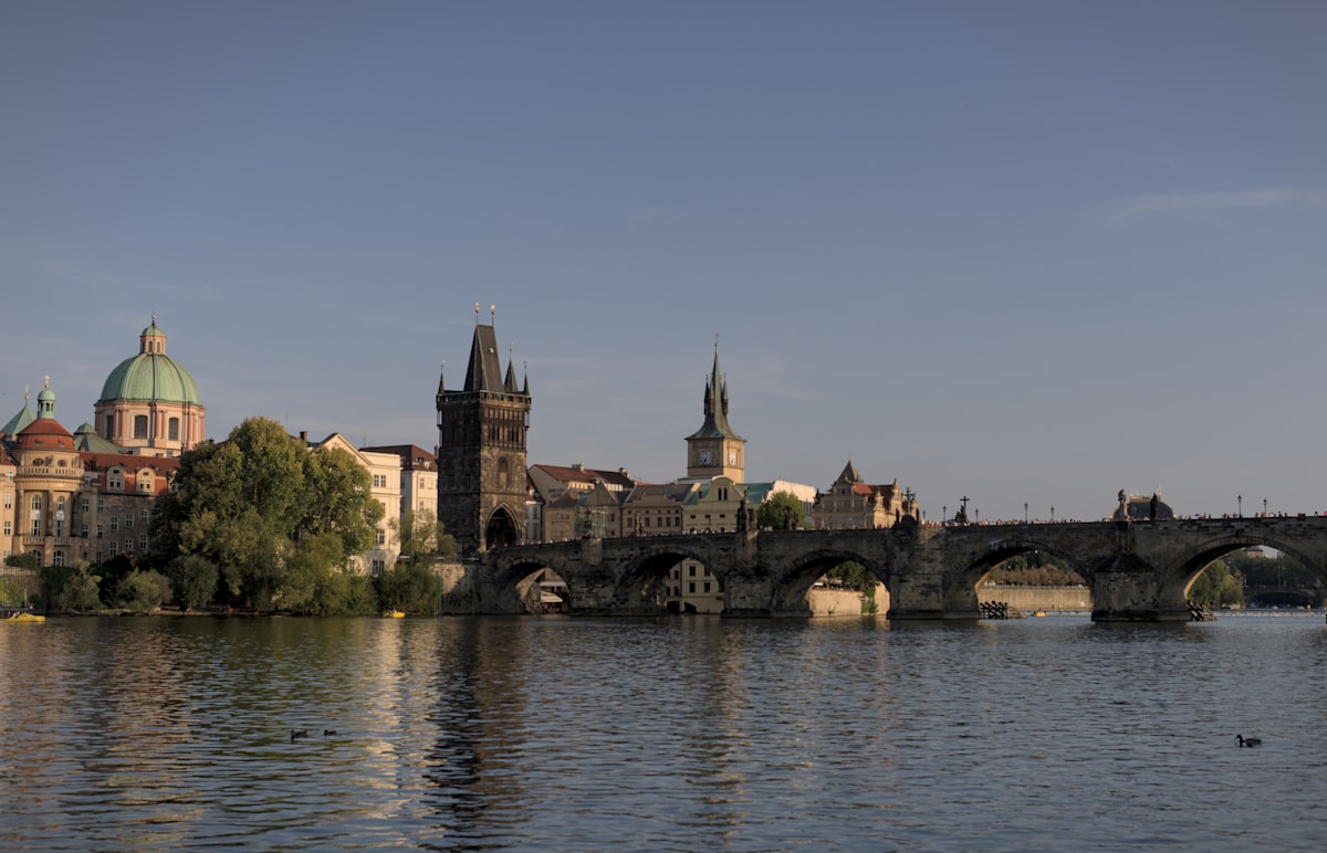 Ponte Carlo sul fiume Moldava a Praga
