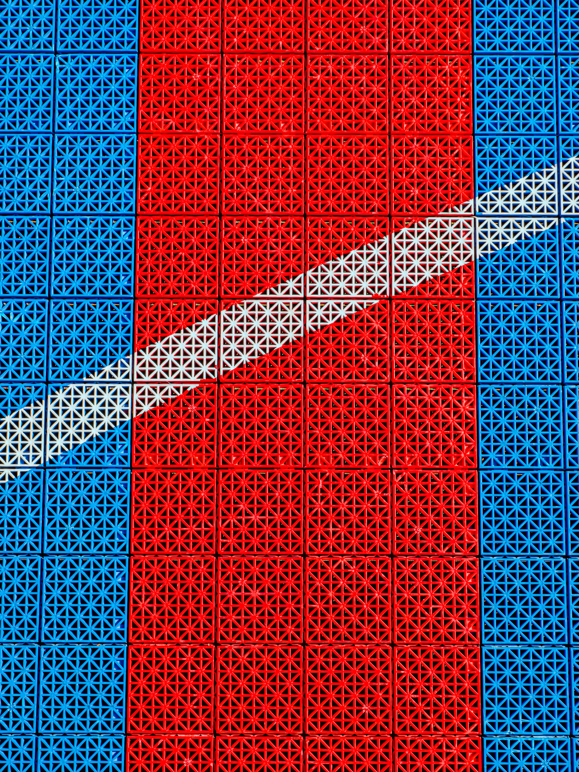 Red, blue, and white striped court surface pattern
