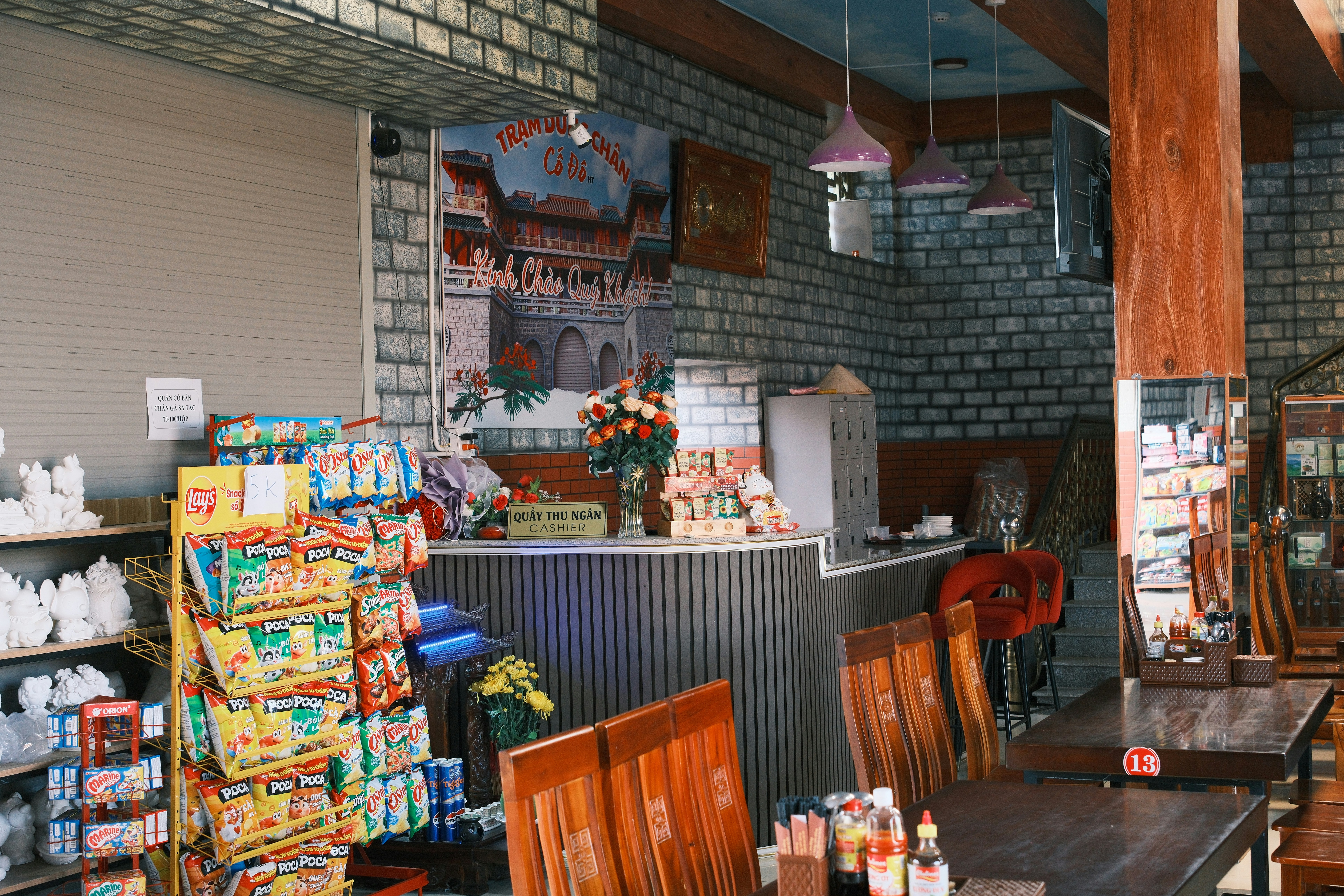 food bar station, customizable toppings, ilustrasi artikel Beyond the Buffet: Dive into Deliciousness with Interactive Food Bars! 3